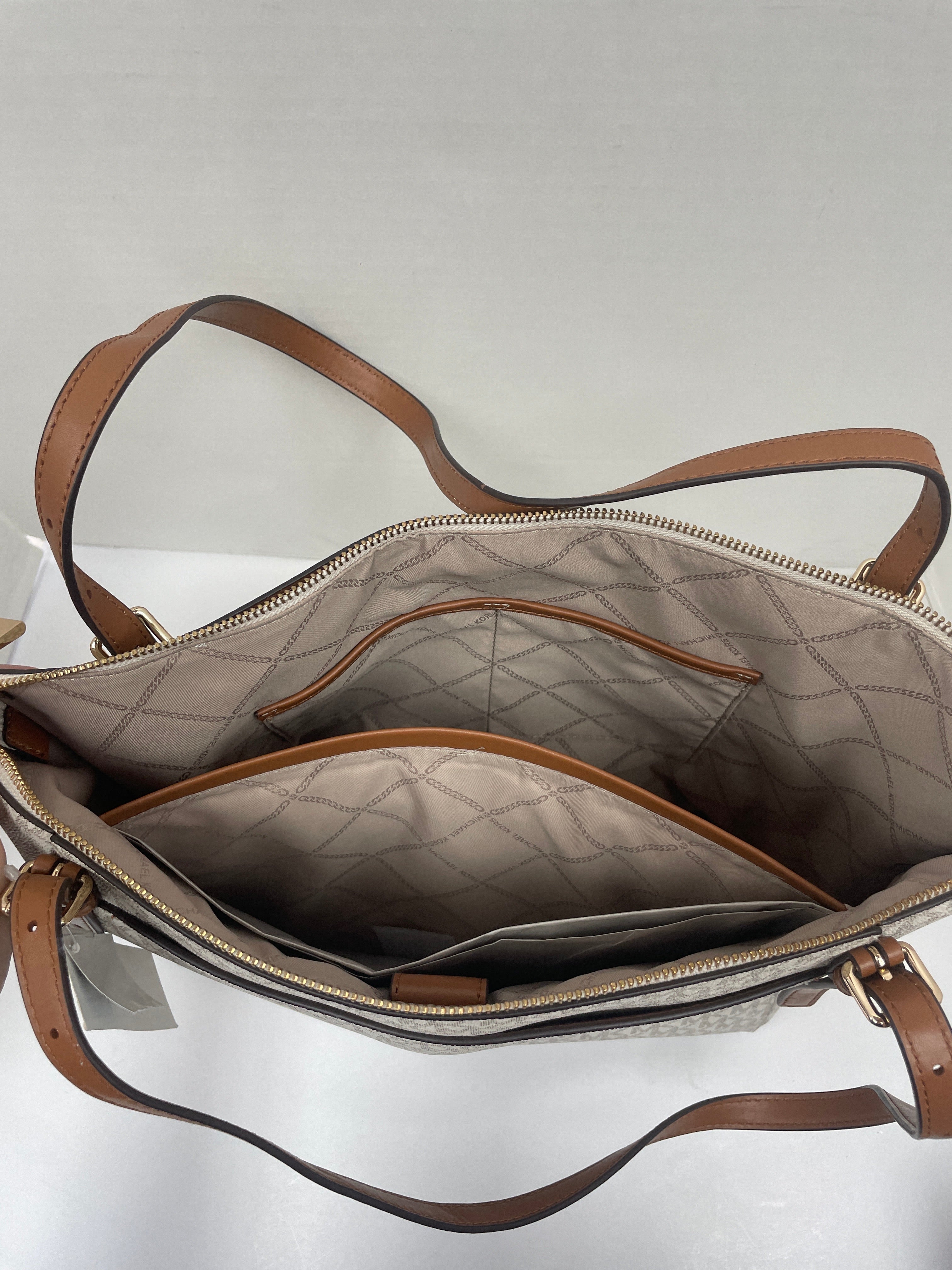 Handbag Designer By Michael Kors. Size: Large