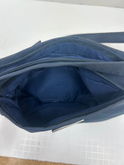 Handbag By Kenneth Cole. Size: Medium