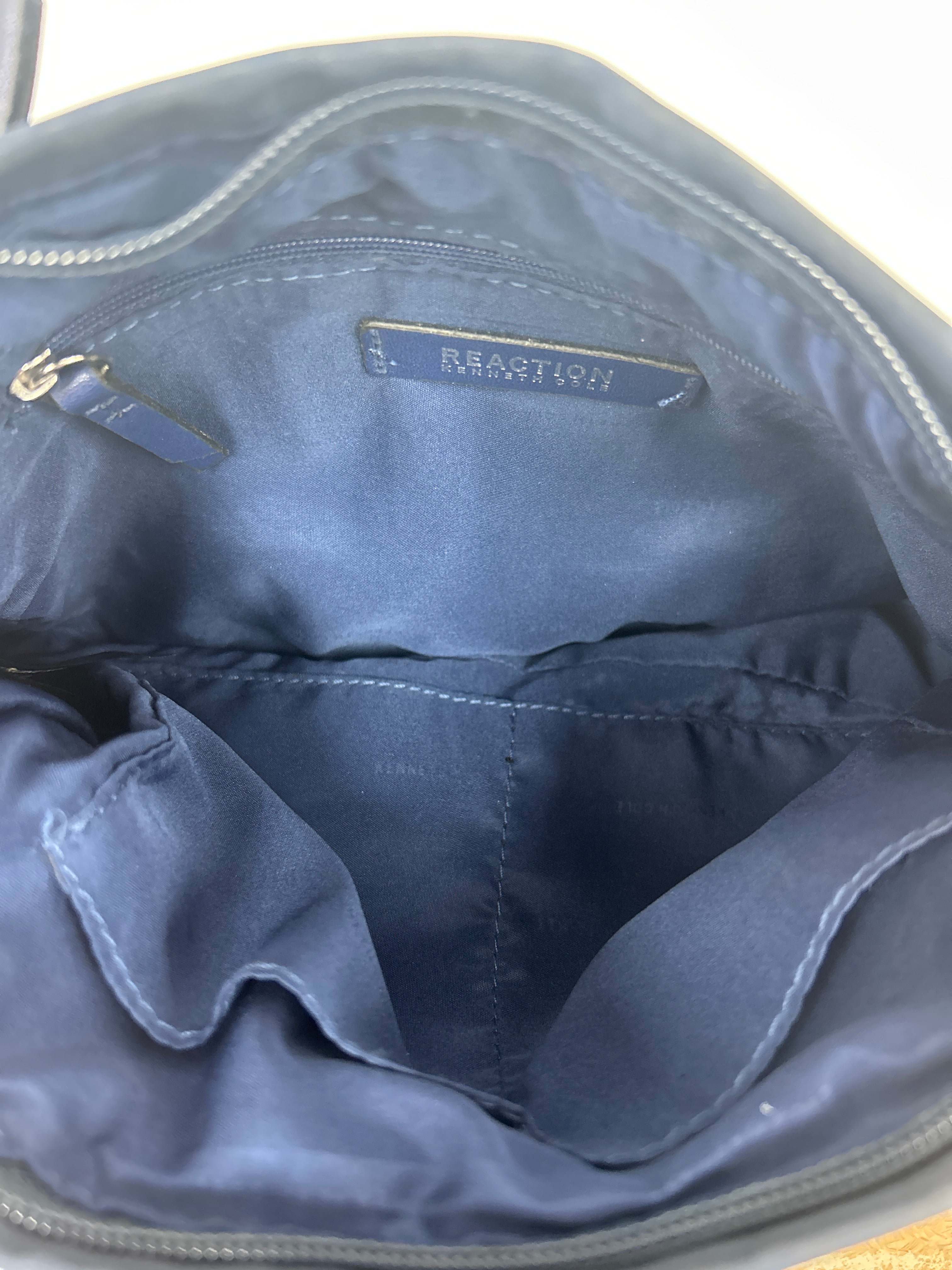 Handbag By Kenneth Cole. Size: Medium