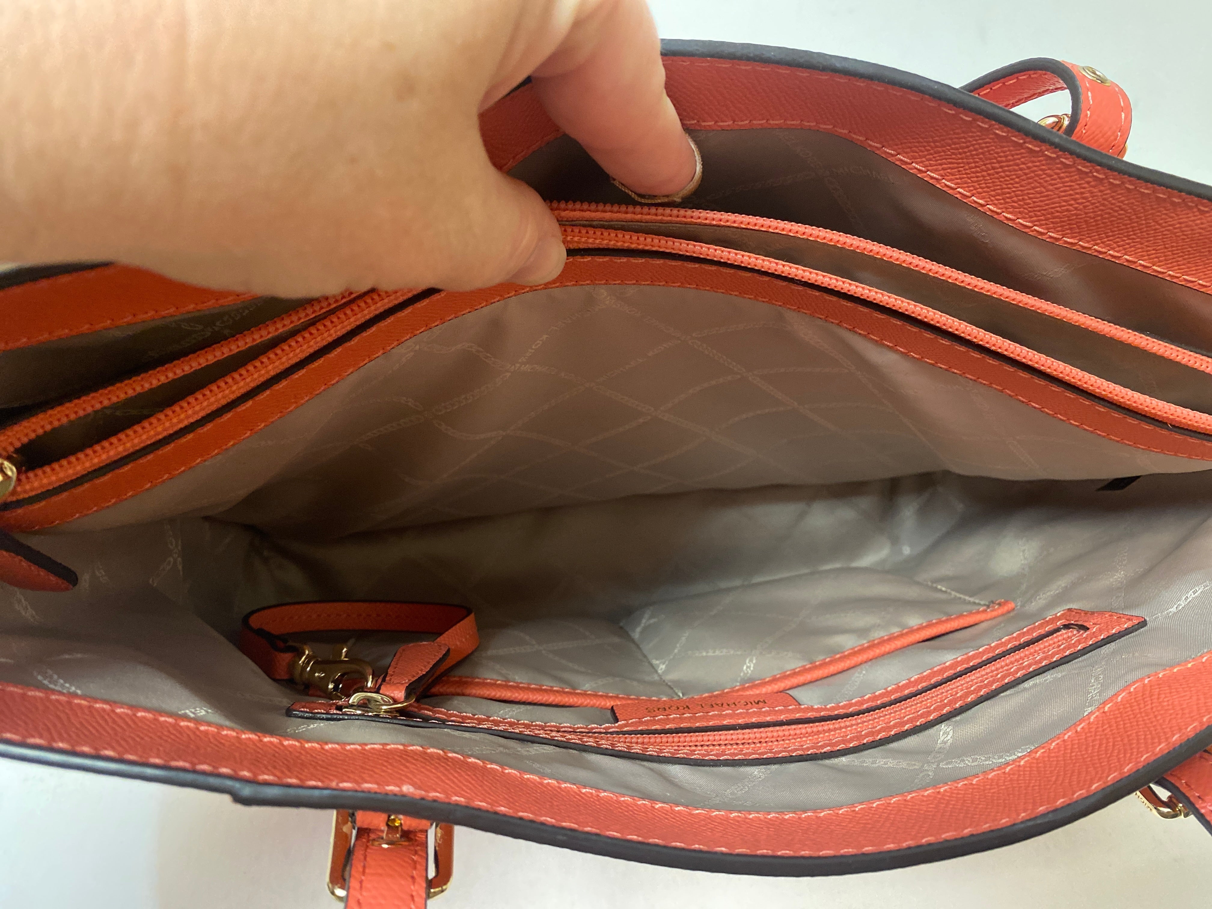 Handbag Designer By Michael Kors. Size: Large