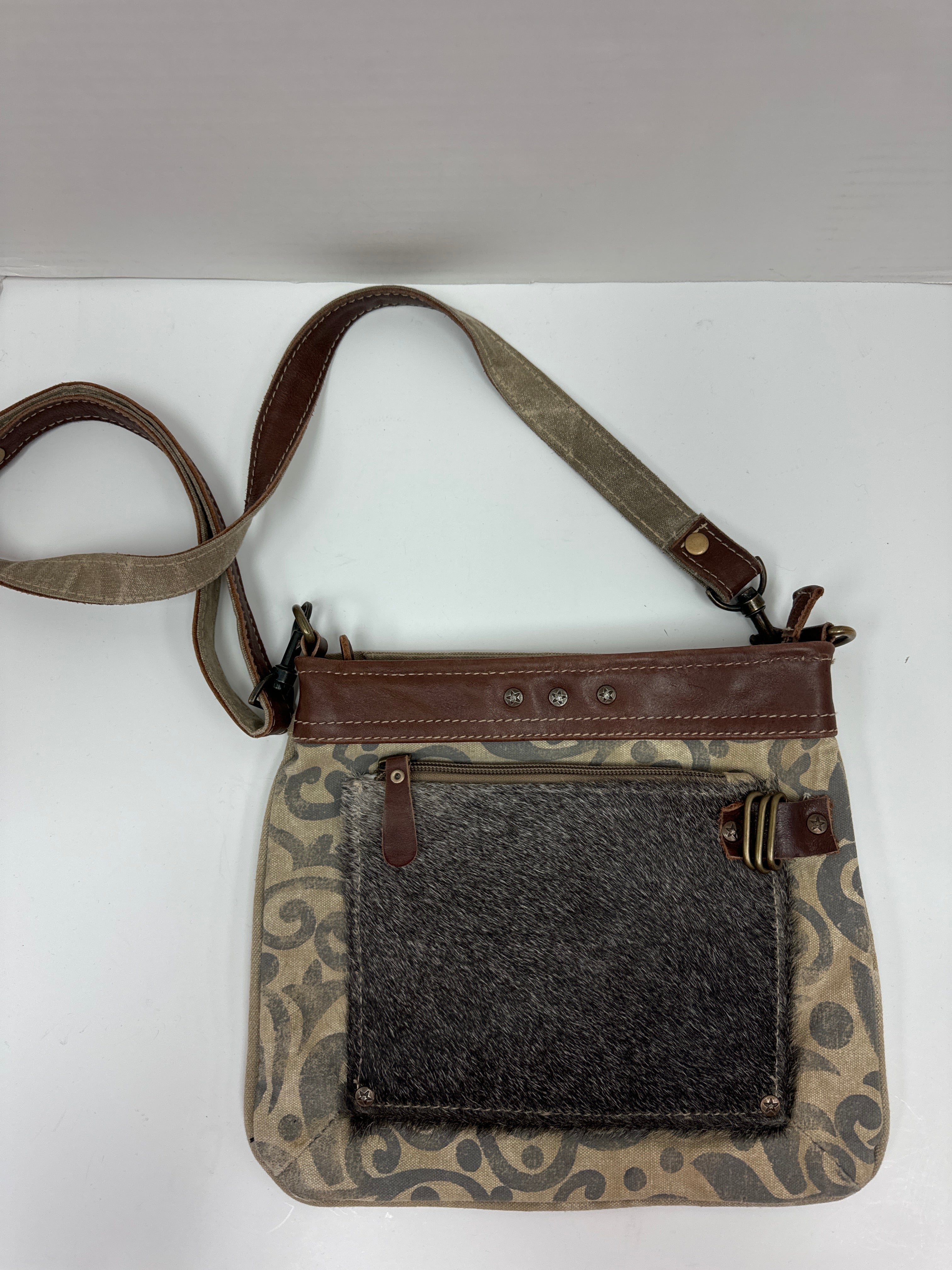 Crossbody By Myra. Size: Medium
