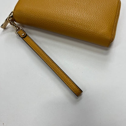 Wristlet Michael Kors NWT. Size Medium