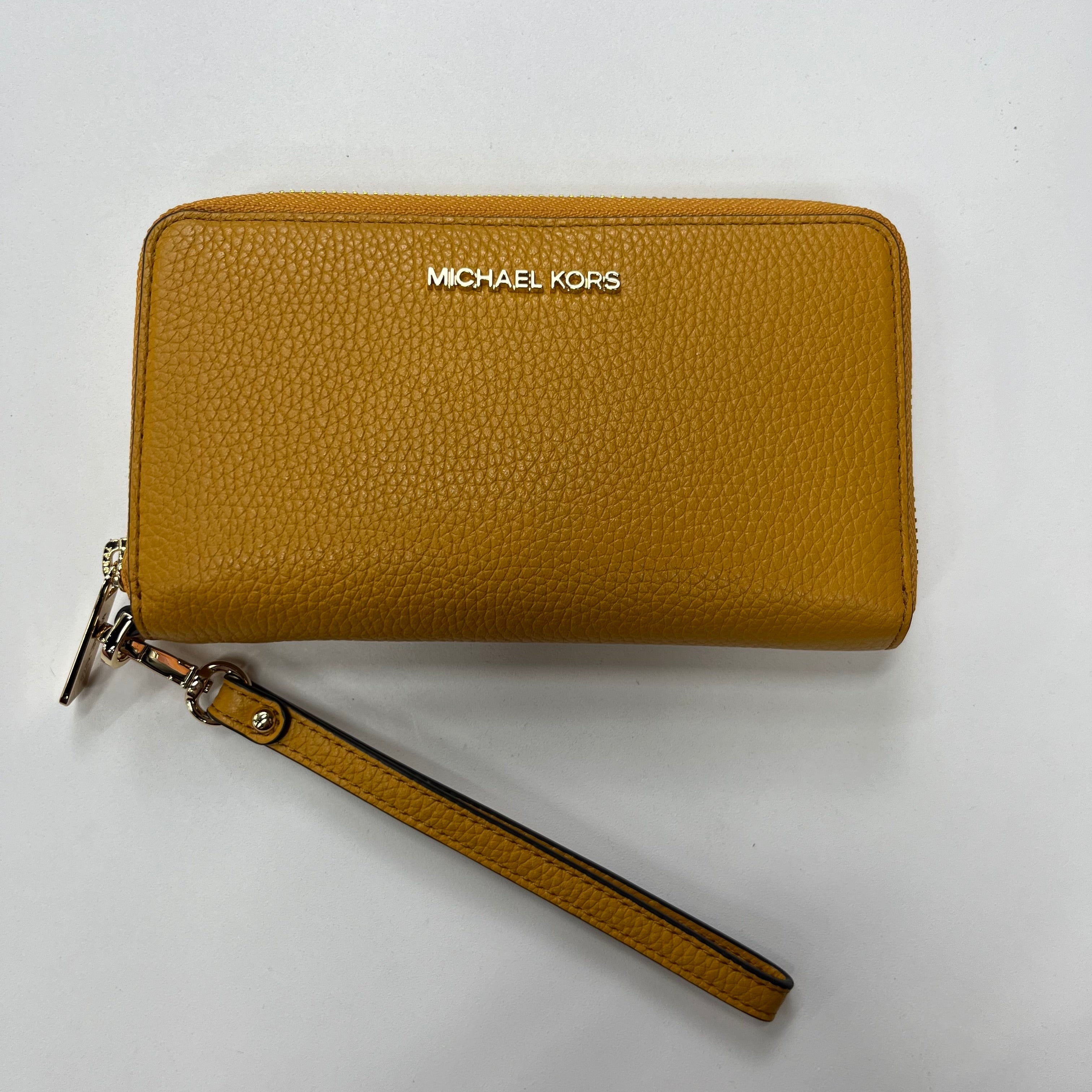 Wristlet Michael Kors NWT. Size Medium