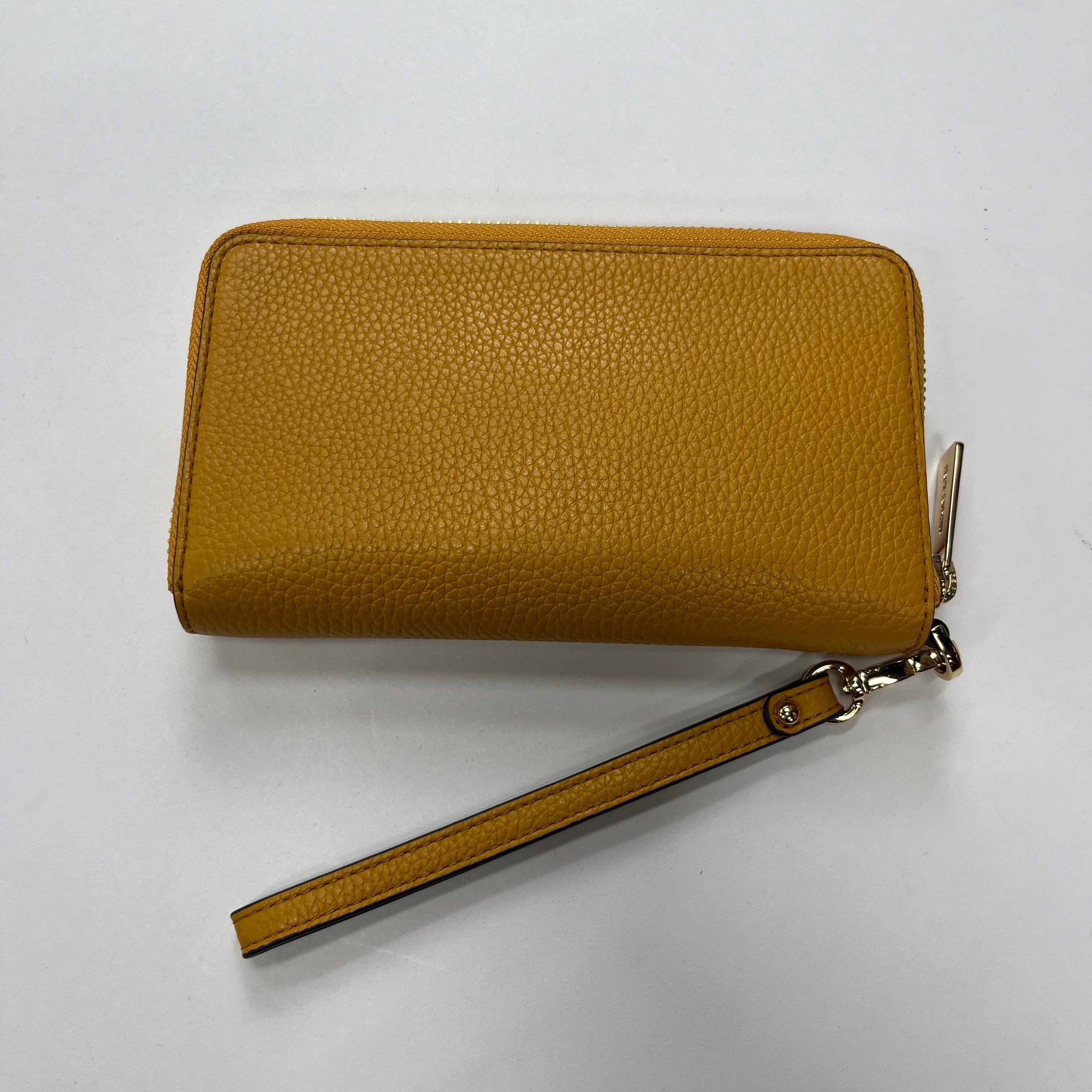 Wristlet Michael Kors NWT. Size Medium