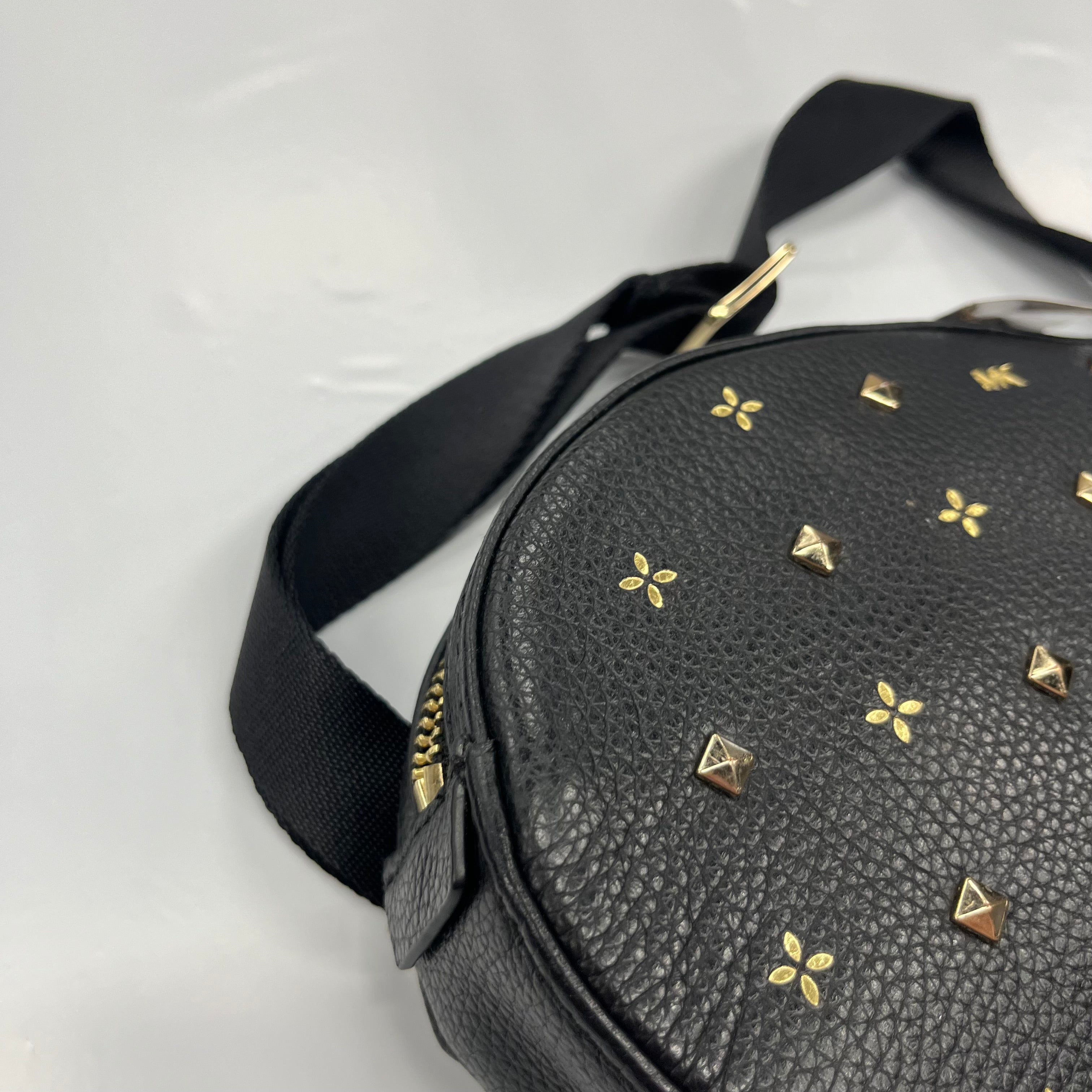 Handbag Designer Michael Kors. Size Medium