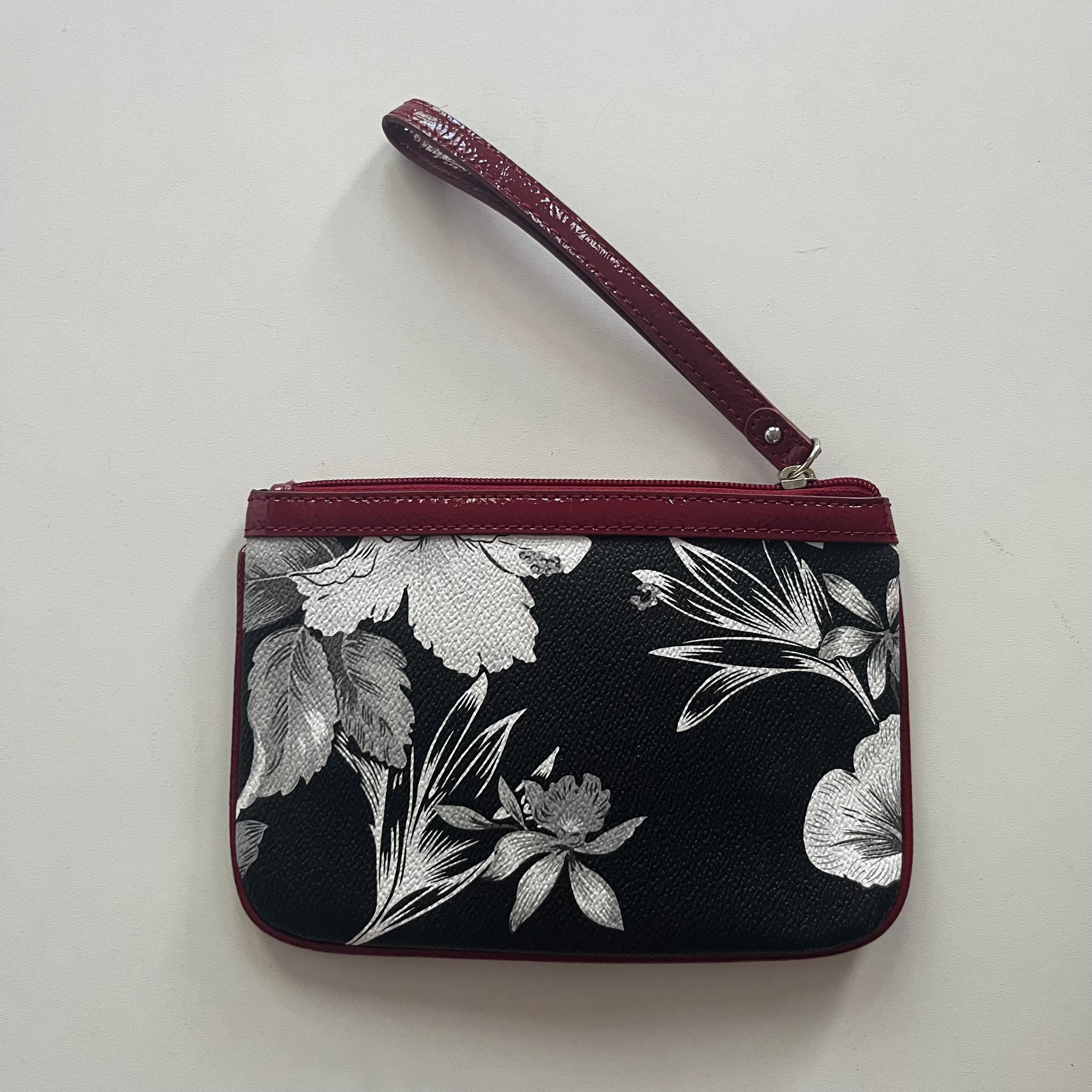 Wristlet By Nine West. Size: Medium