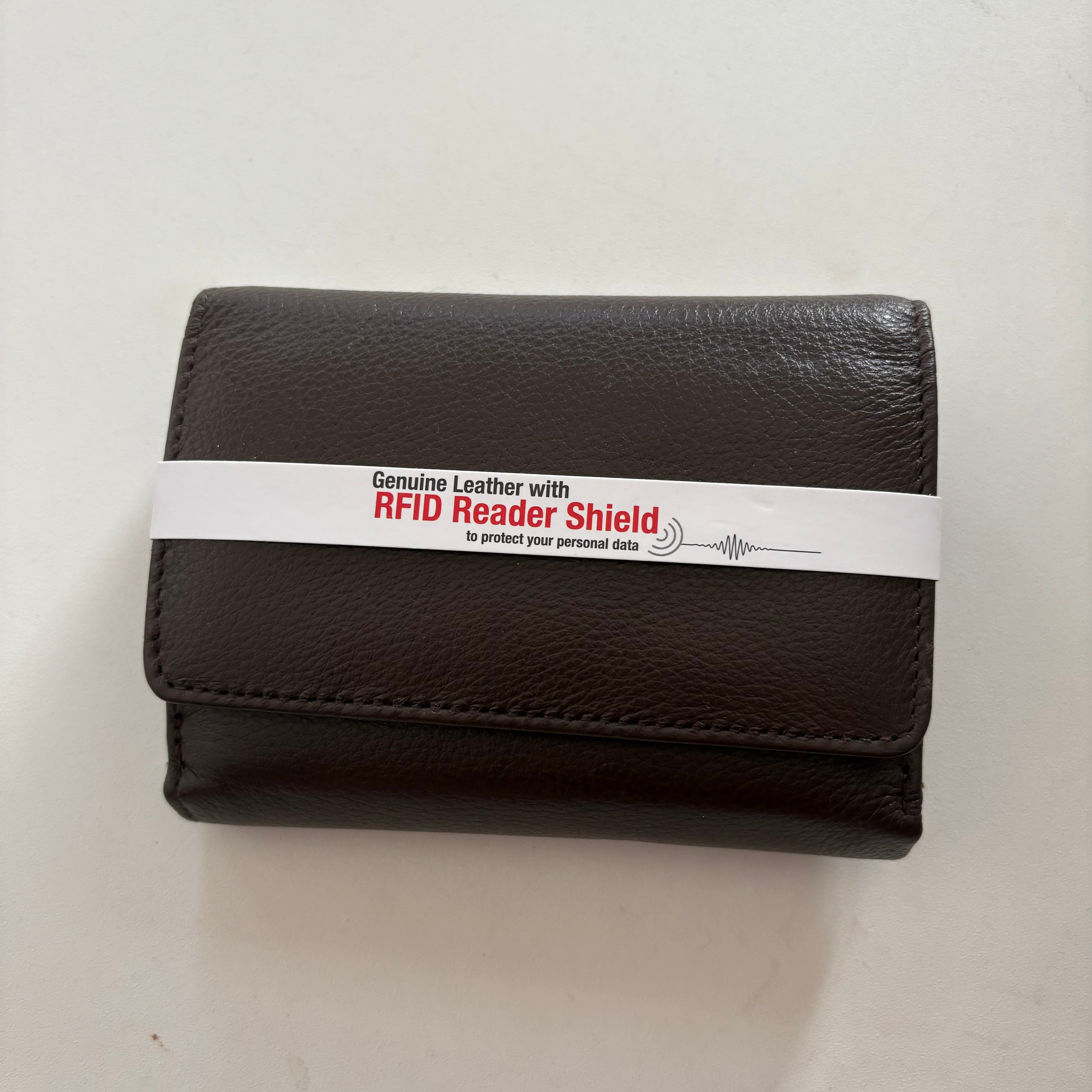 Wallet By Clothes Mentor. Size: Medium