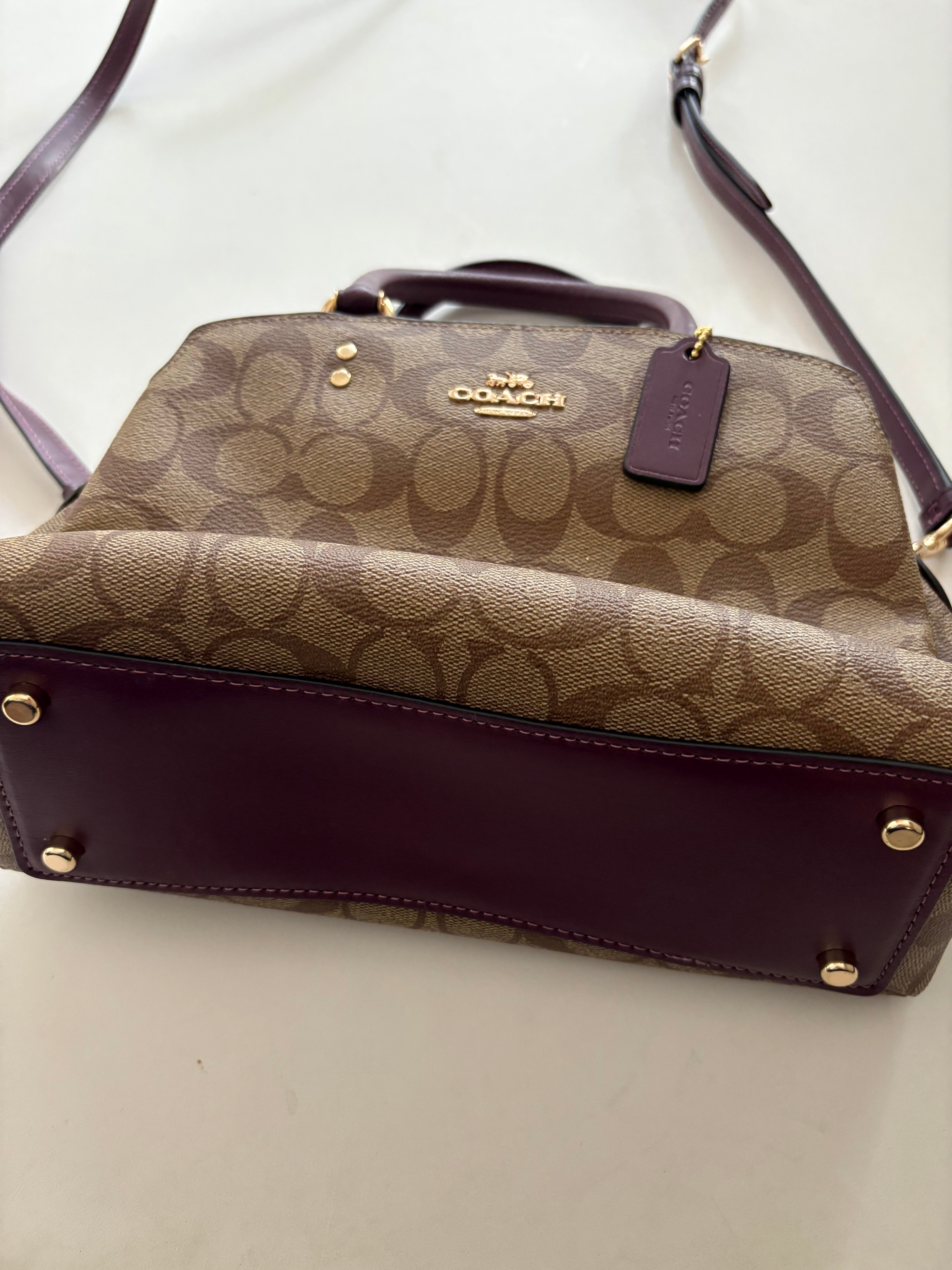 Handbag Designer By Coach. Size: Medium