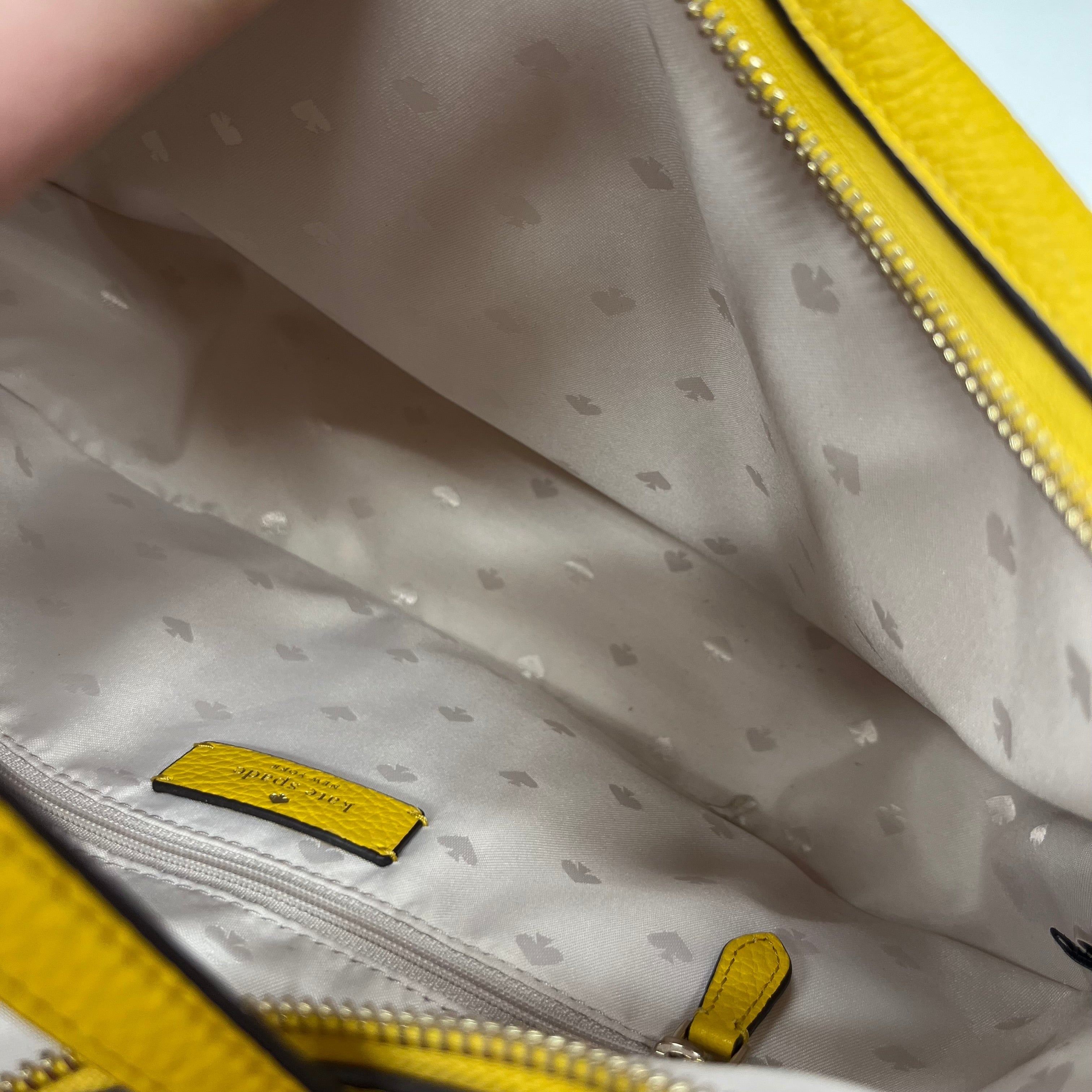 Crossbody Luxury Designer Kate Spade. Size Medium