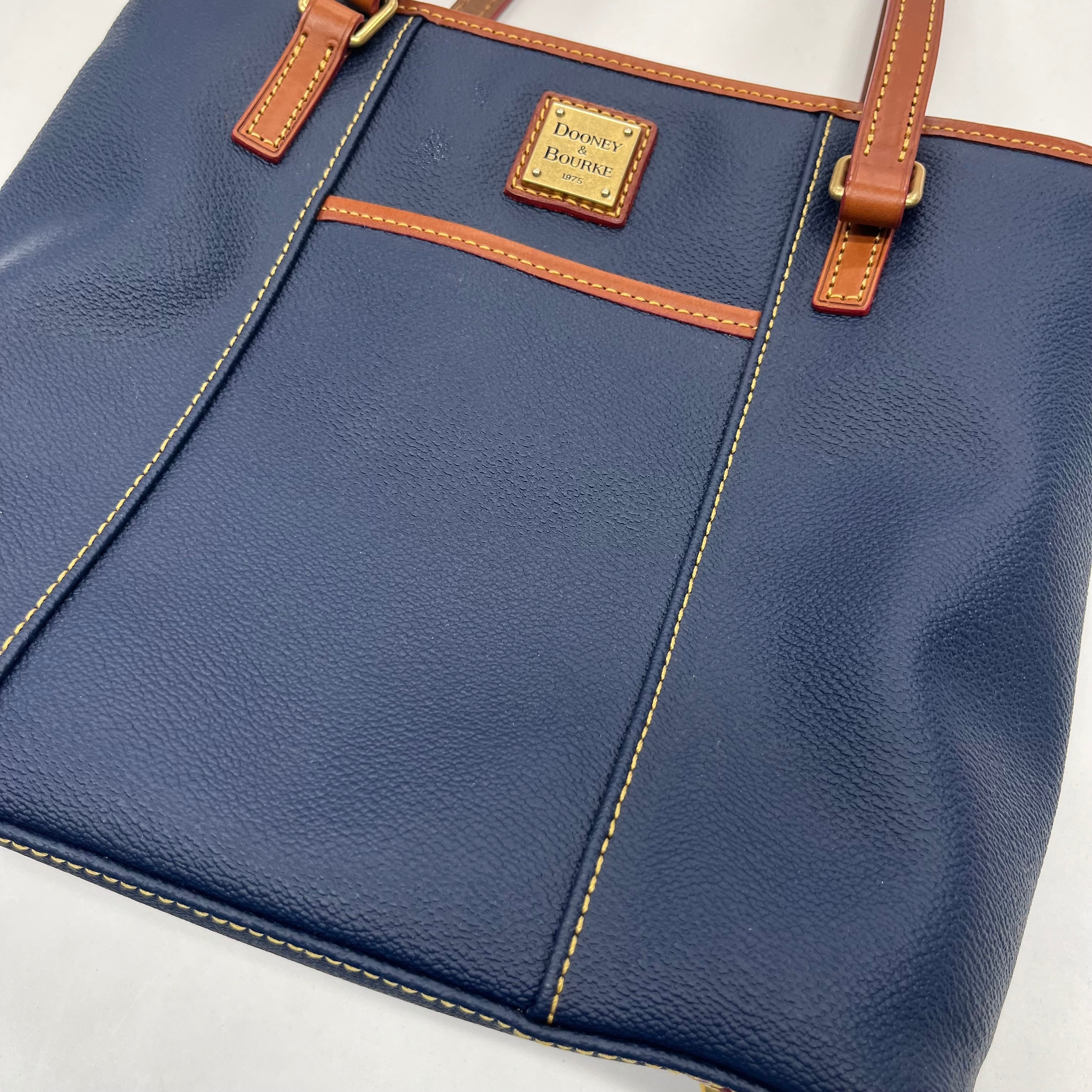 Handbag Designer Dooney And Bourke. Size Medium