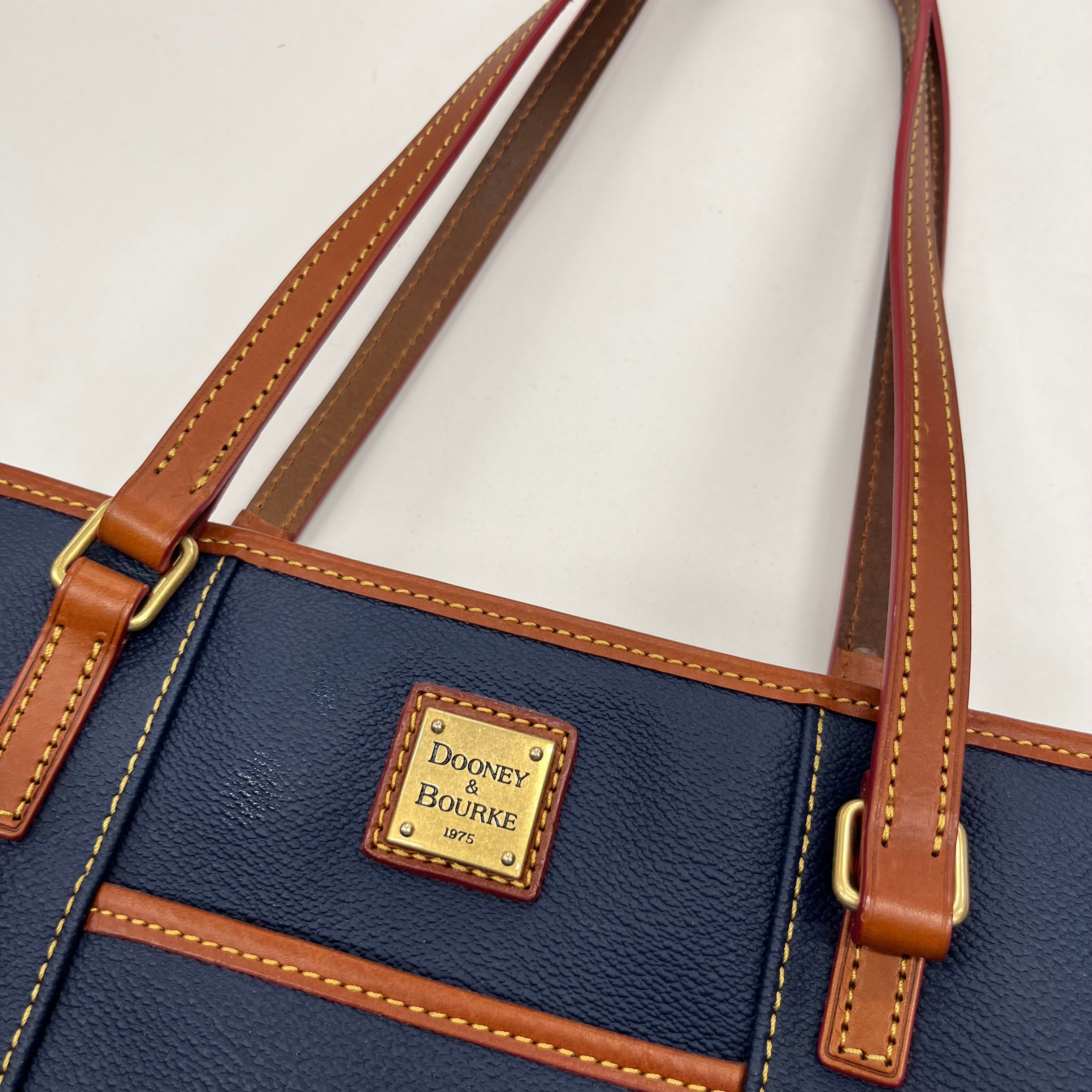 Handbag Designer Dooney And Bourke. Size Medium