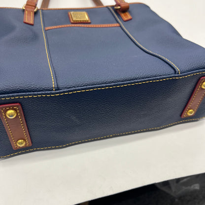 Handbag Designer Dooney And Bourke. Size Medium