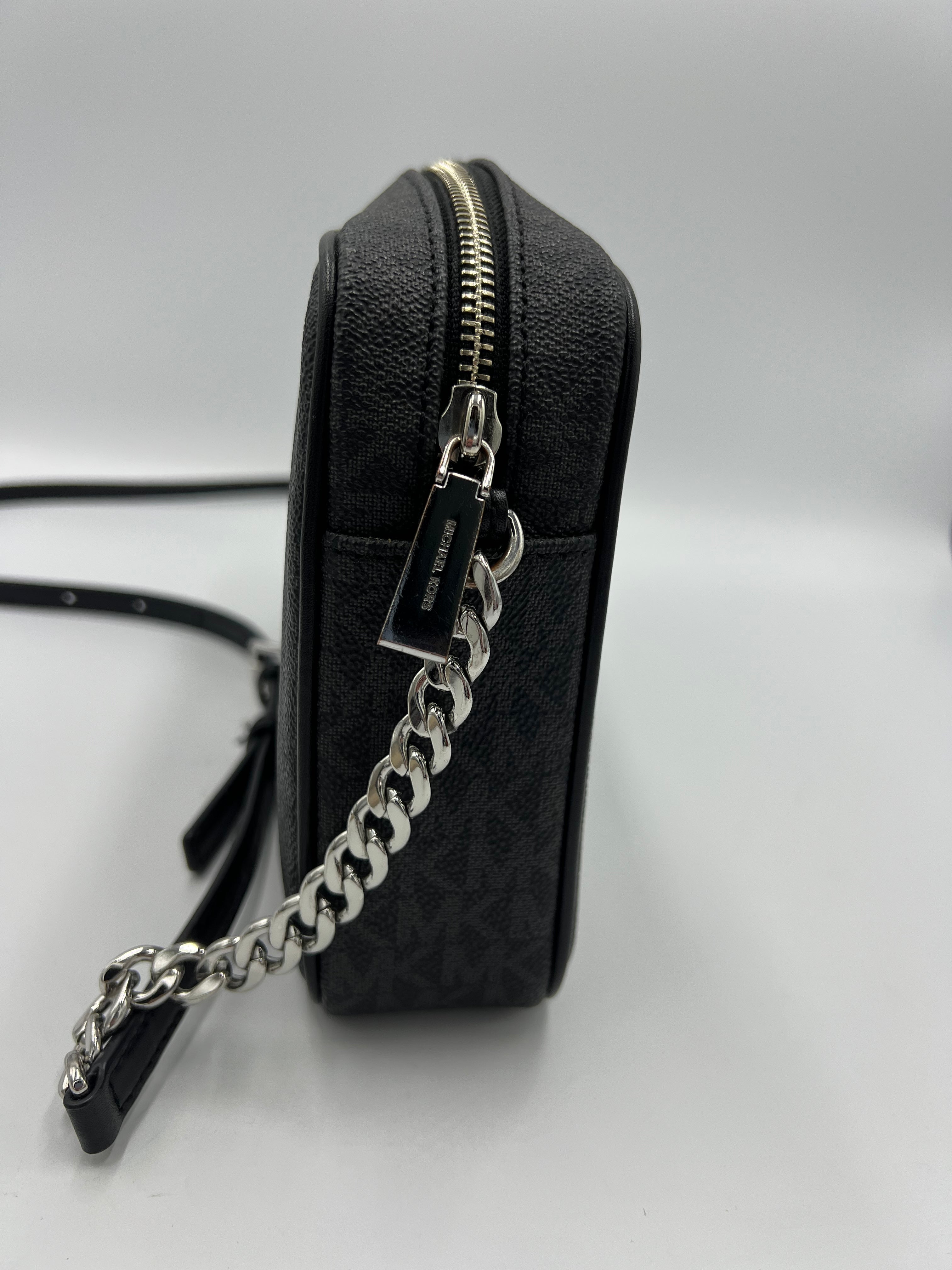 Crossbody Designer Michael Kors. Size Medium