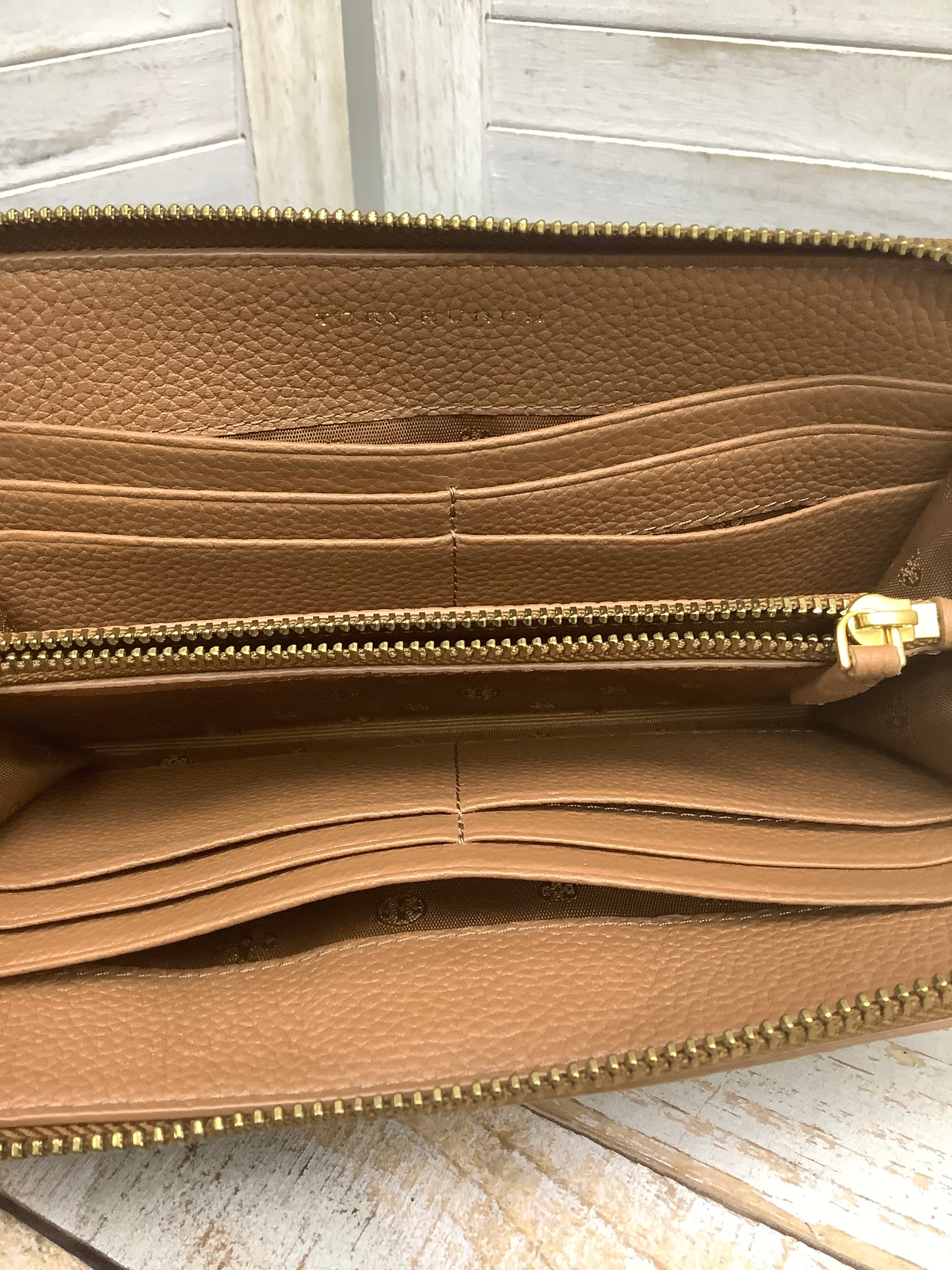 Wallet Designer Tory Burch. Size Medium
