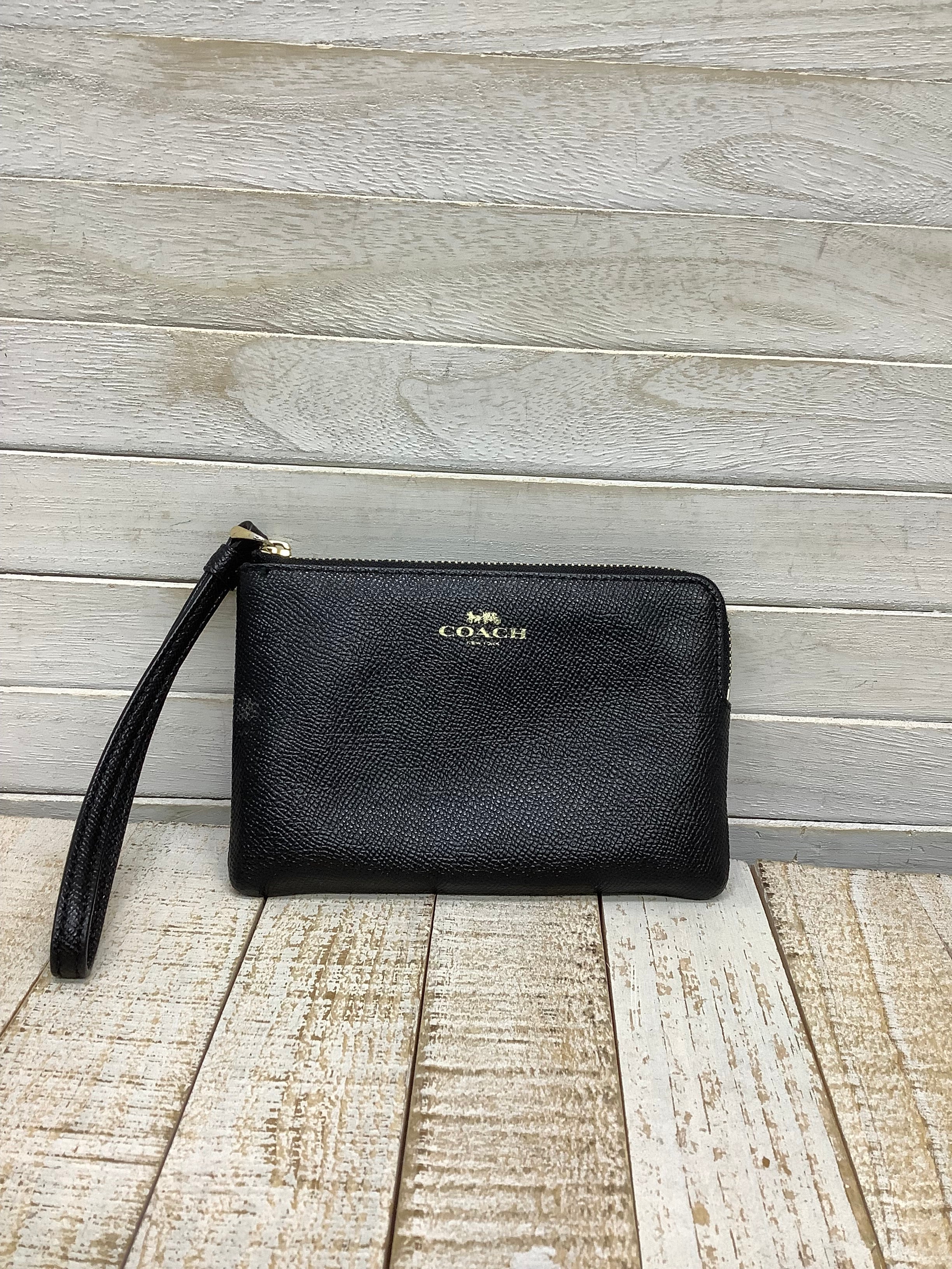 Wristlet Designer By Coach. Size: Small