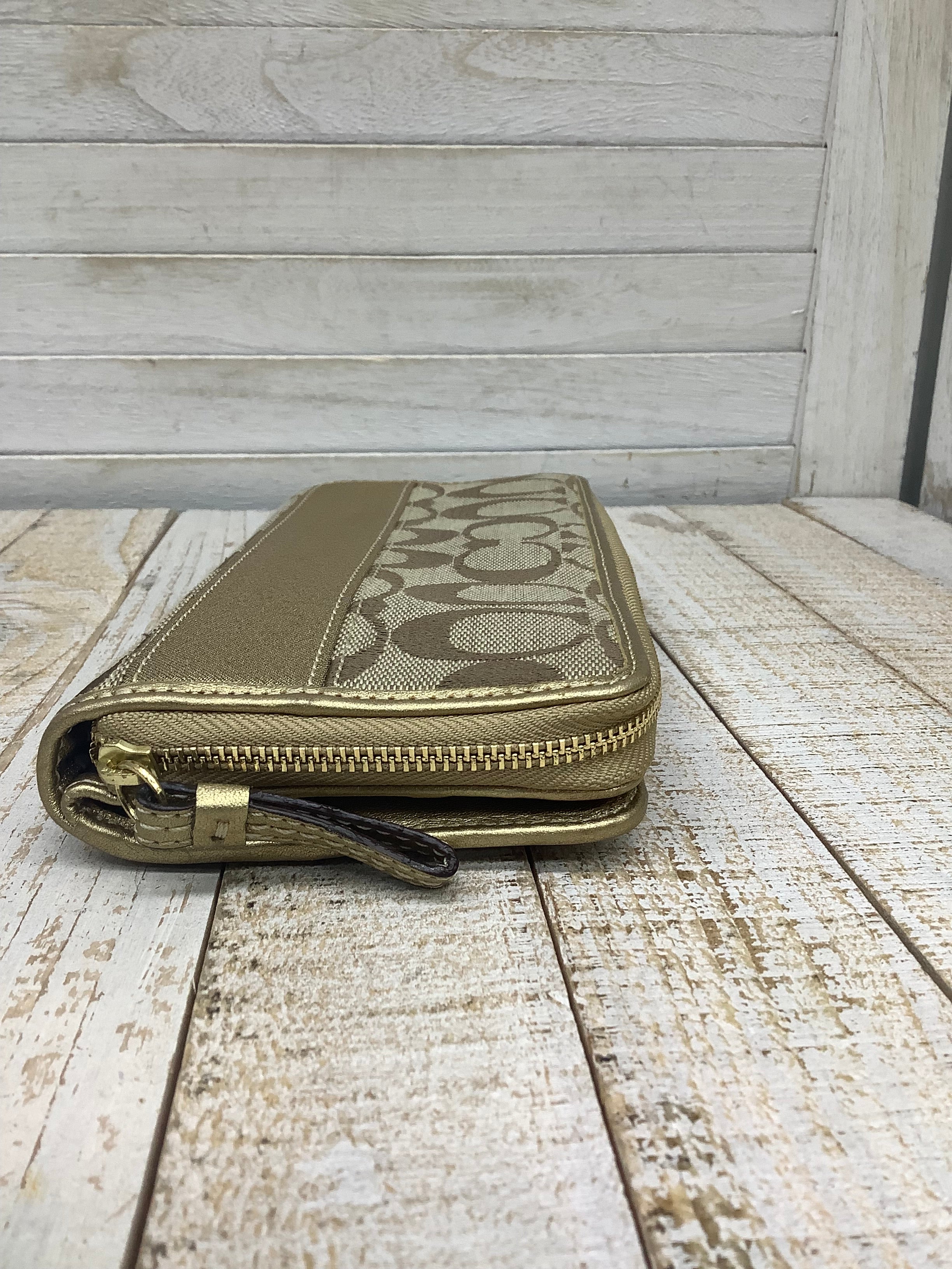 Wallet Designer By Coach. Size Small