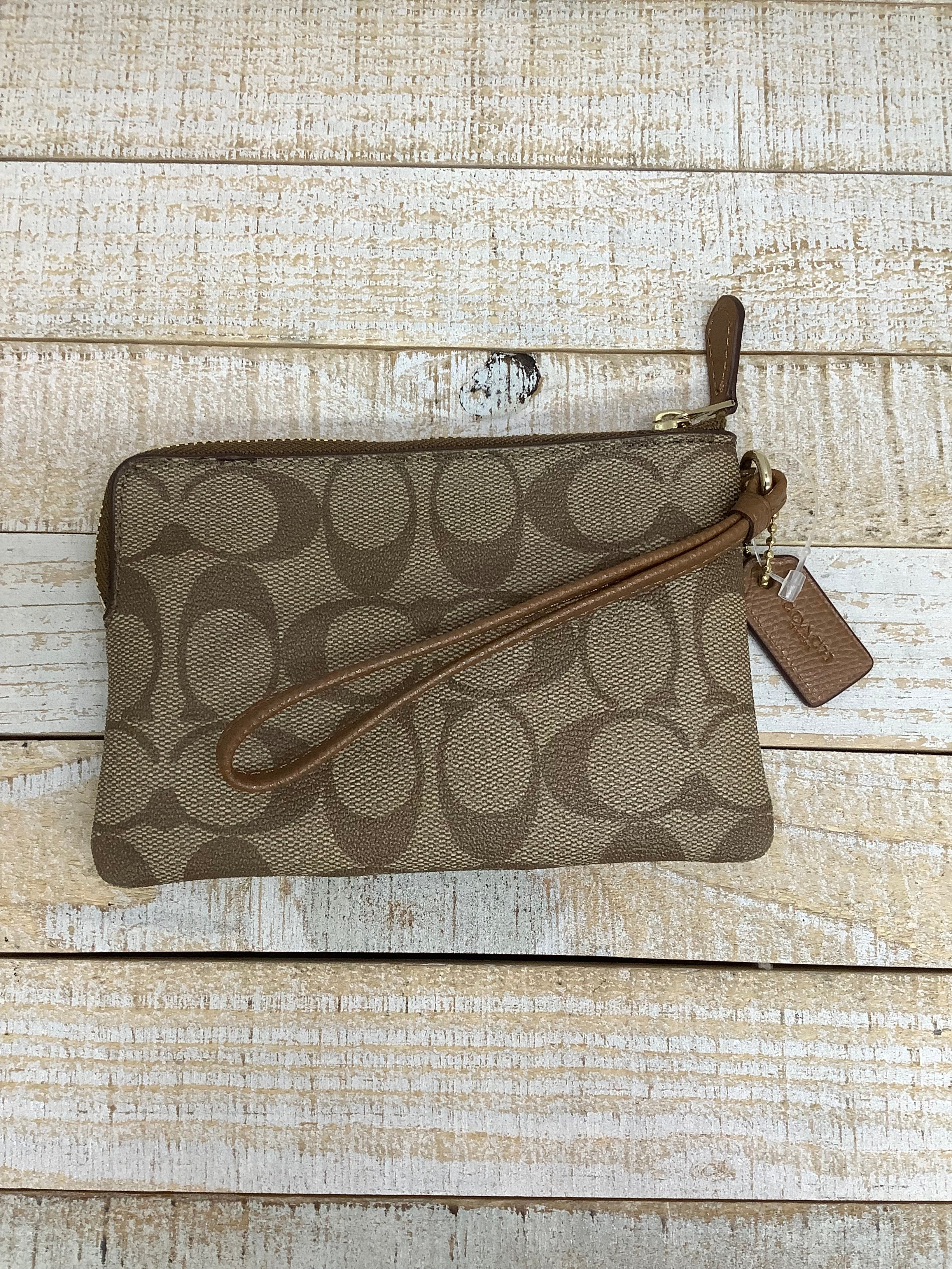 Wristlet Designer by Coach. Size Small