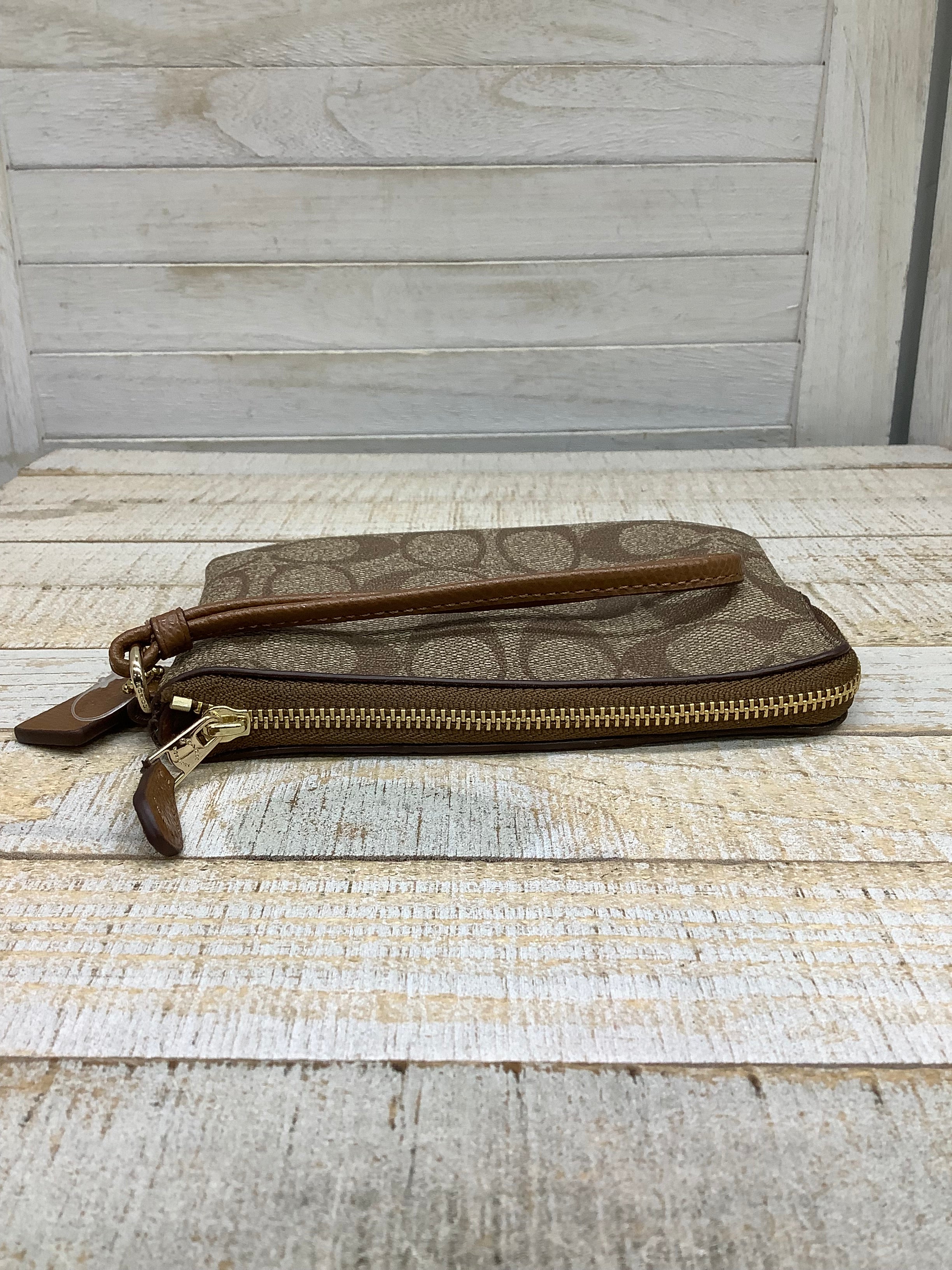Wristlet Designer by Coach. Size Small