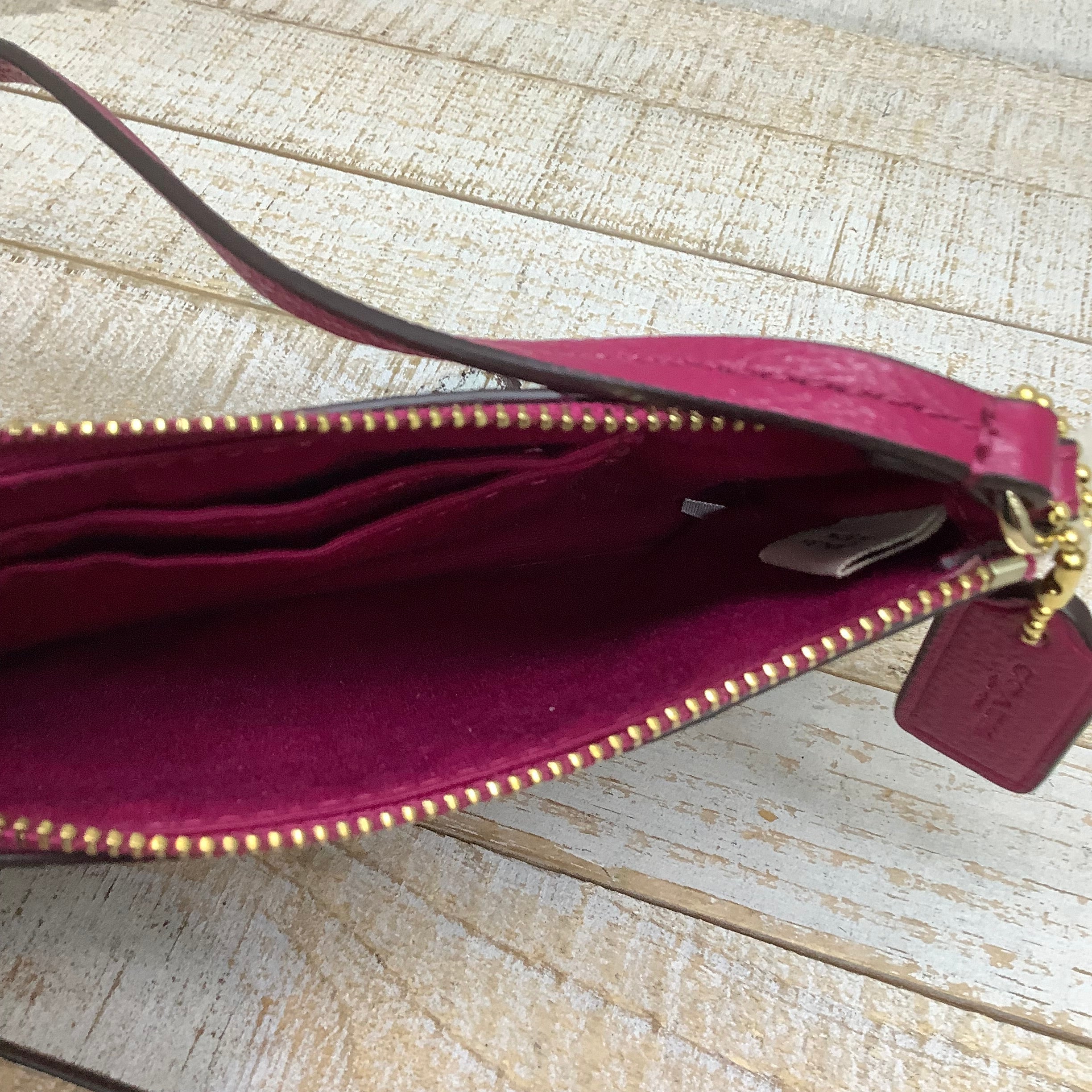 Wristlet Designer by Coach. Size Medium