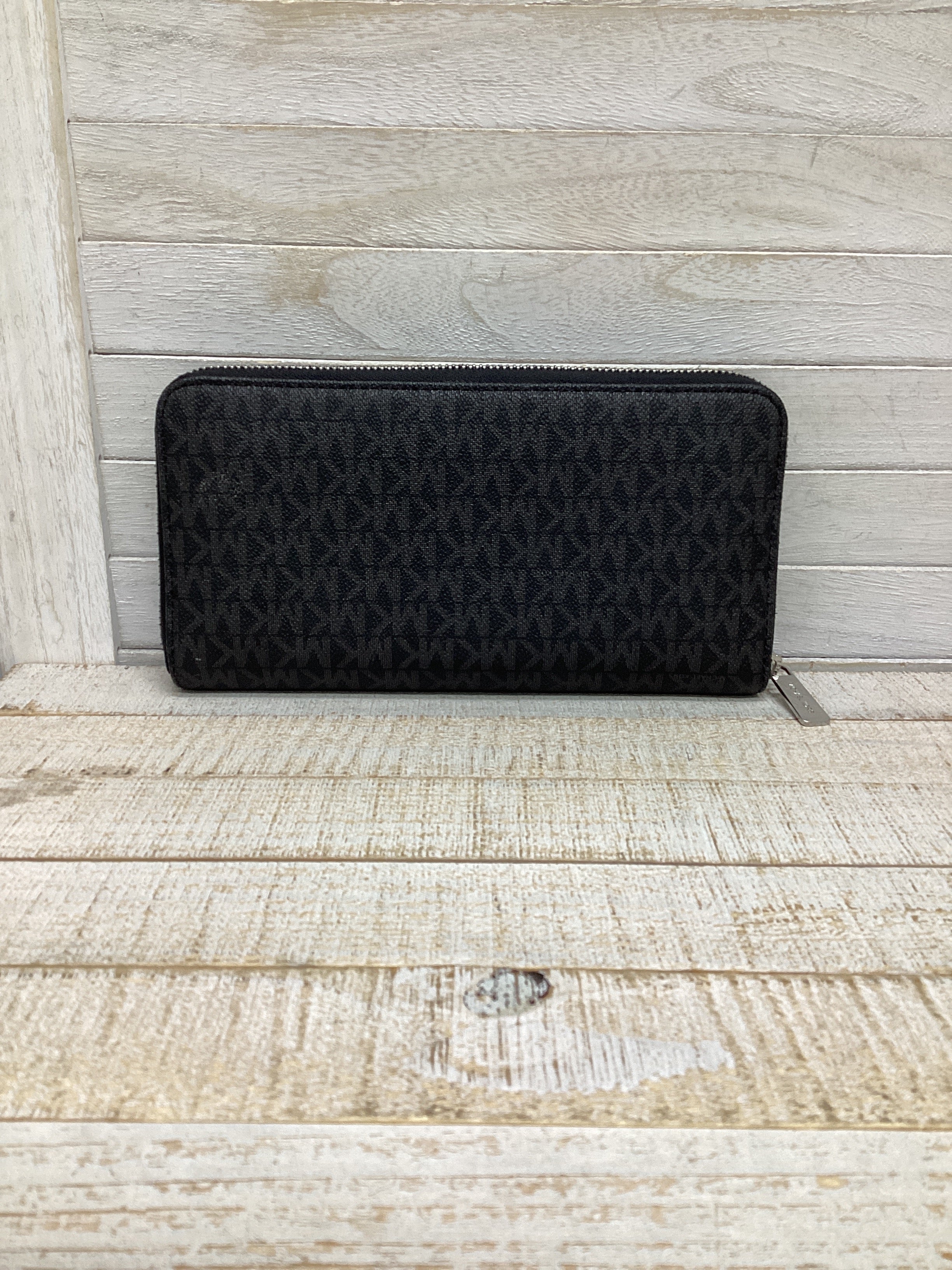 Wallet Designer by Michael Kors. Size Large