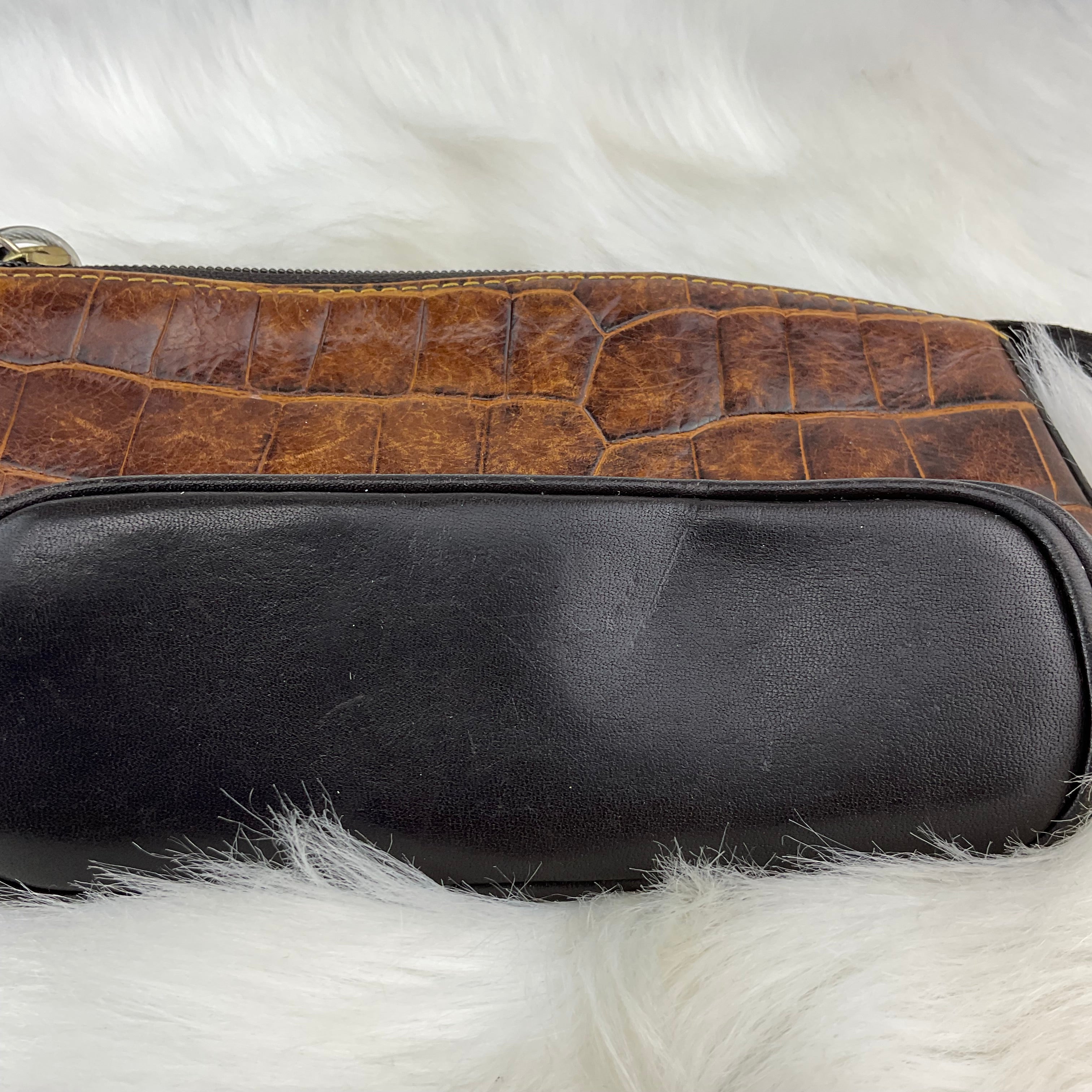 Makeup Bag Designer Dooney And Bourke. Size Small