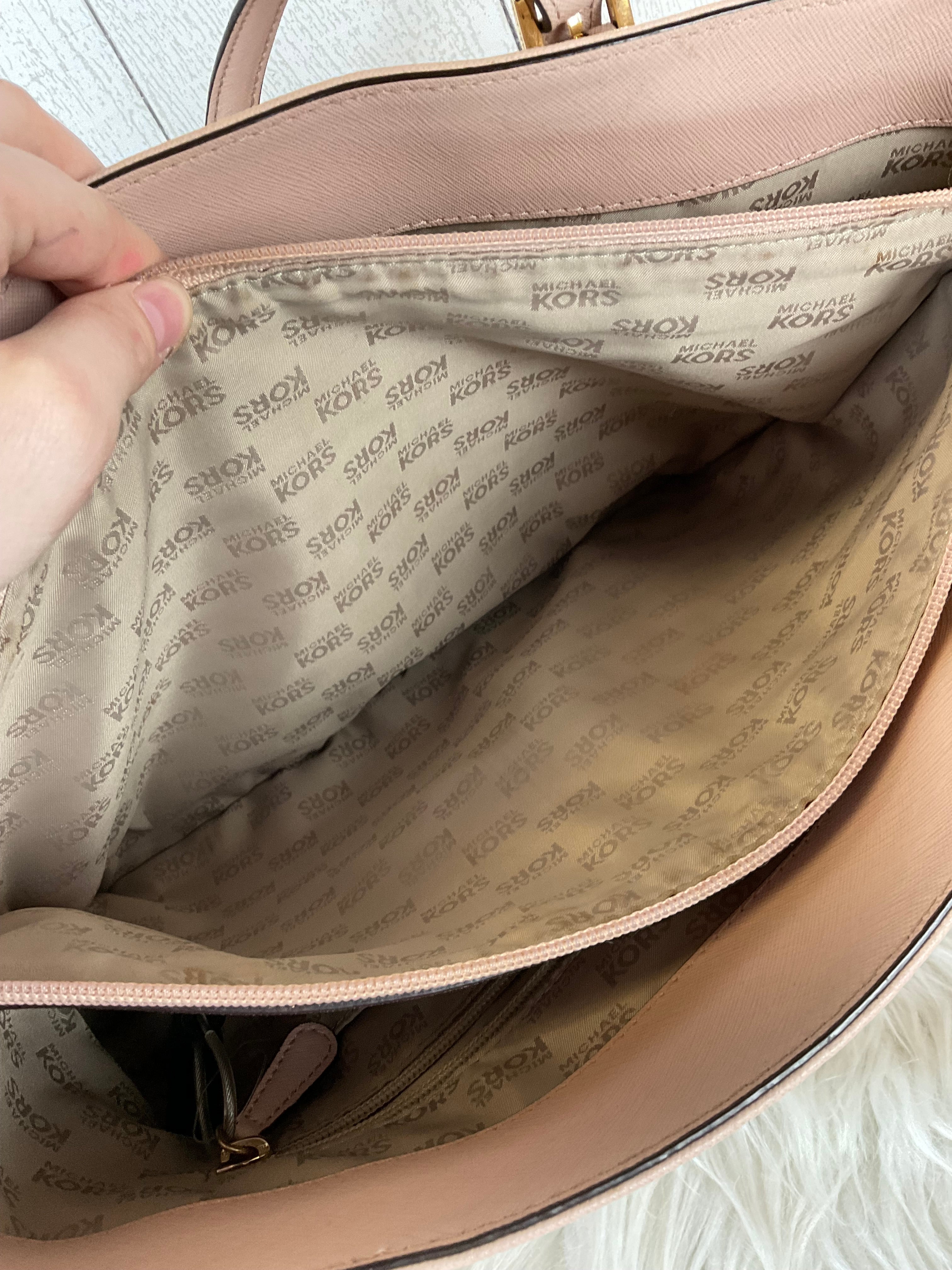 Handbag Designer By Michael Kors. Size: Medium