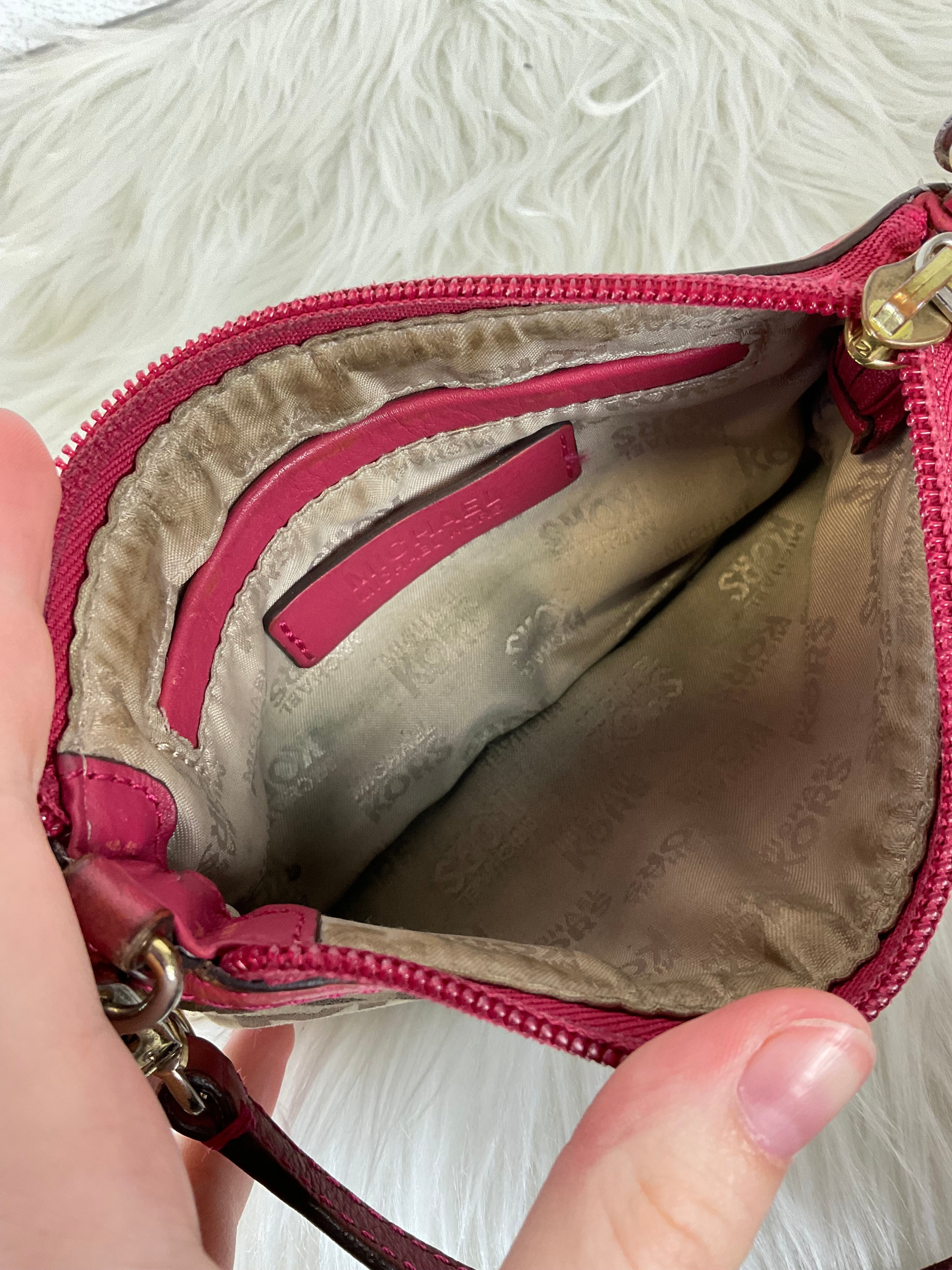 Clutch Designer Michael Kors. Size Small
