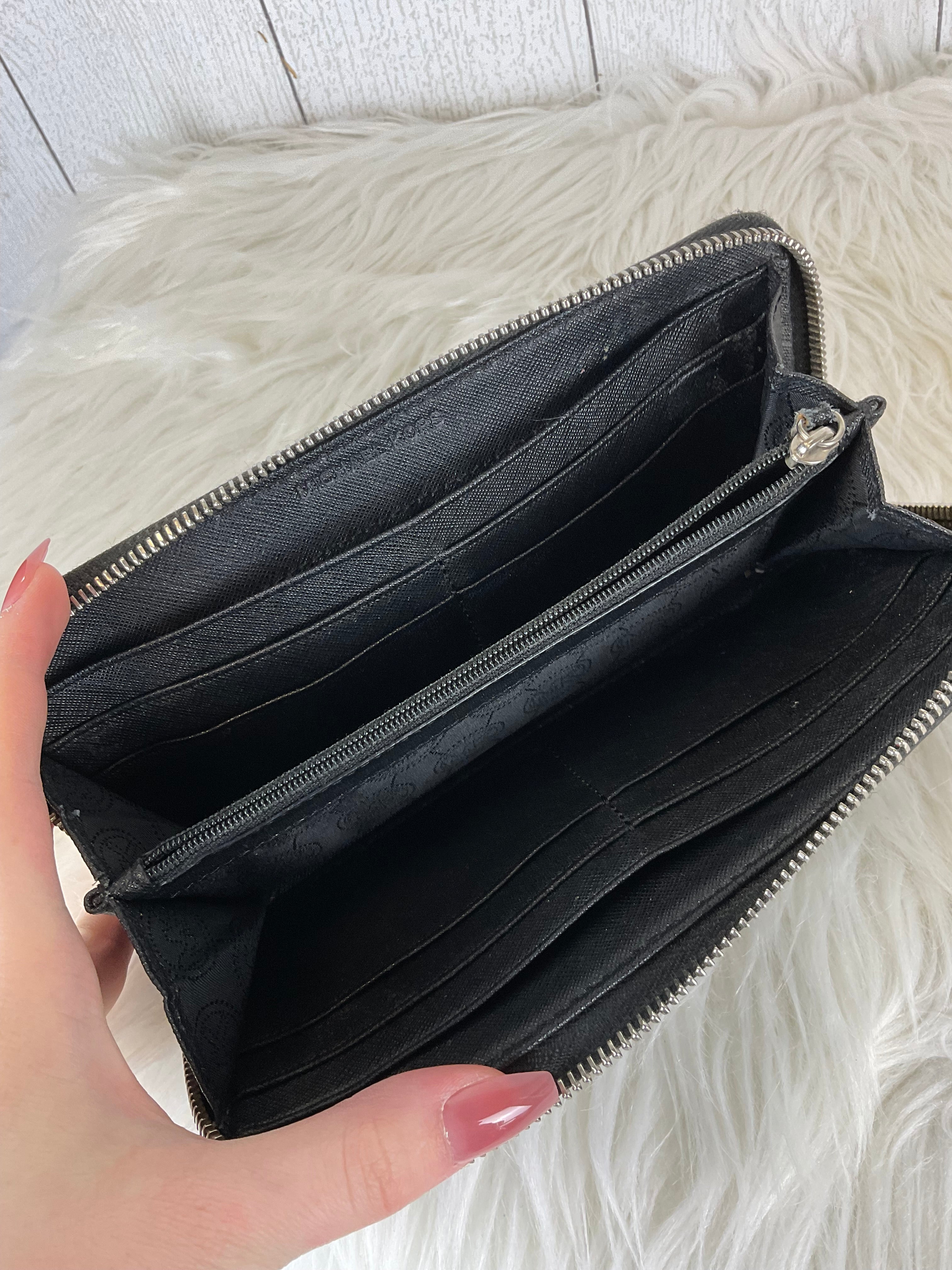 Wallet Designer By Michael Kors. Size: Large