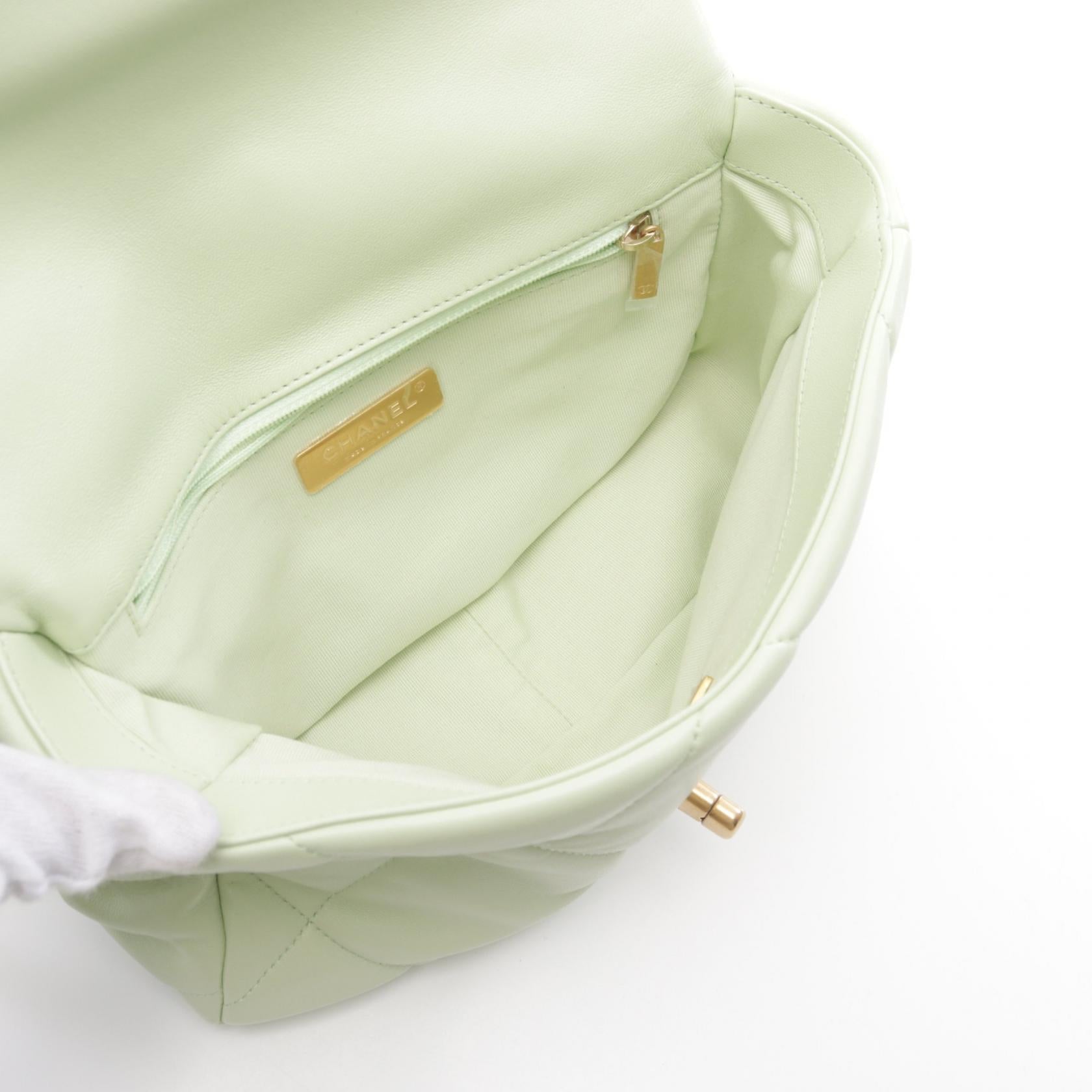 Top Quality Chanel 19 Matelasse Leather Shoulder Bag Green