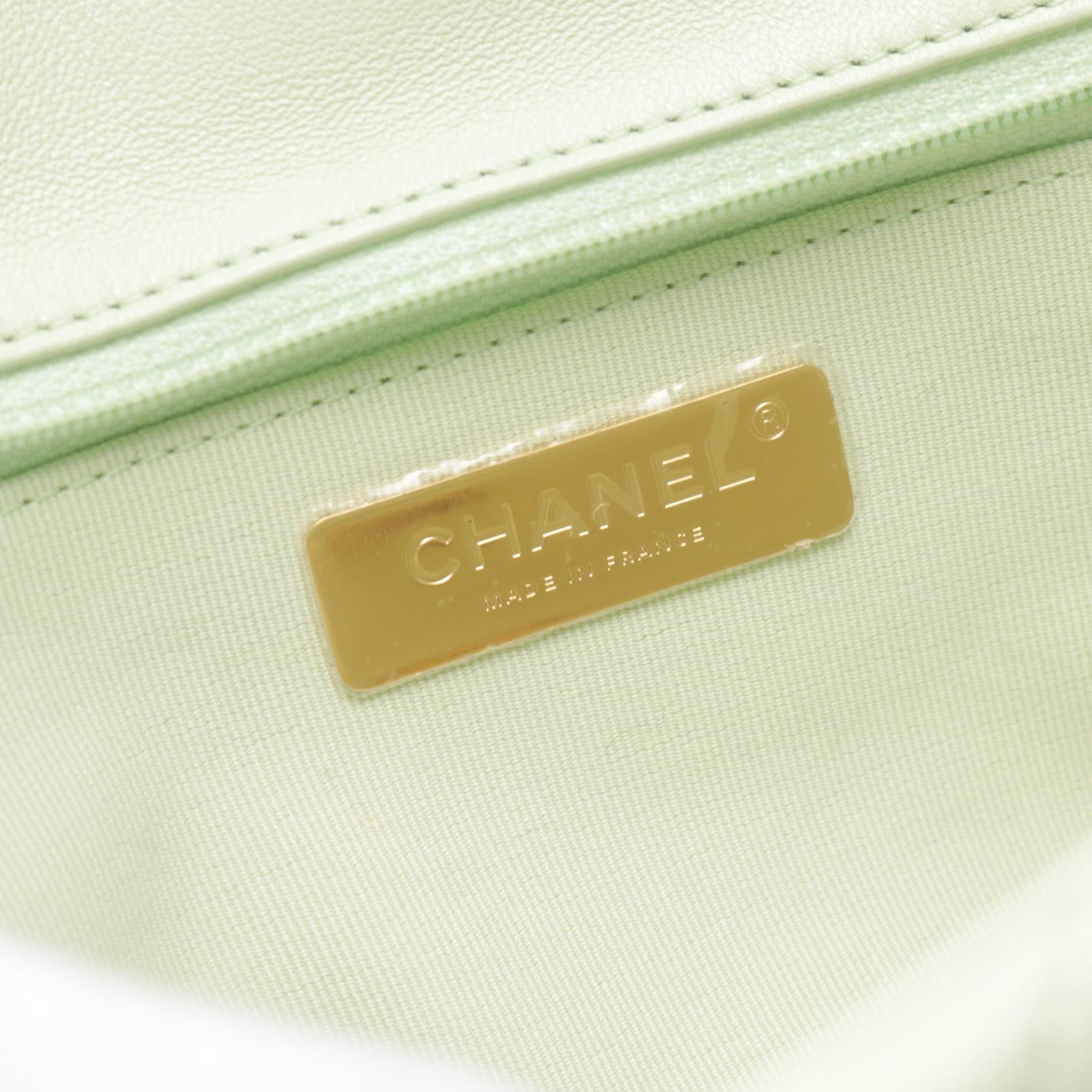 Top Quality Chanel 19 Matelasse Leather Shoulder Bag Green