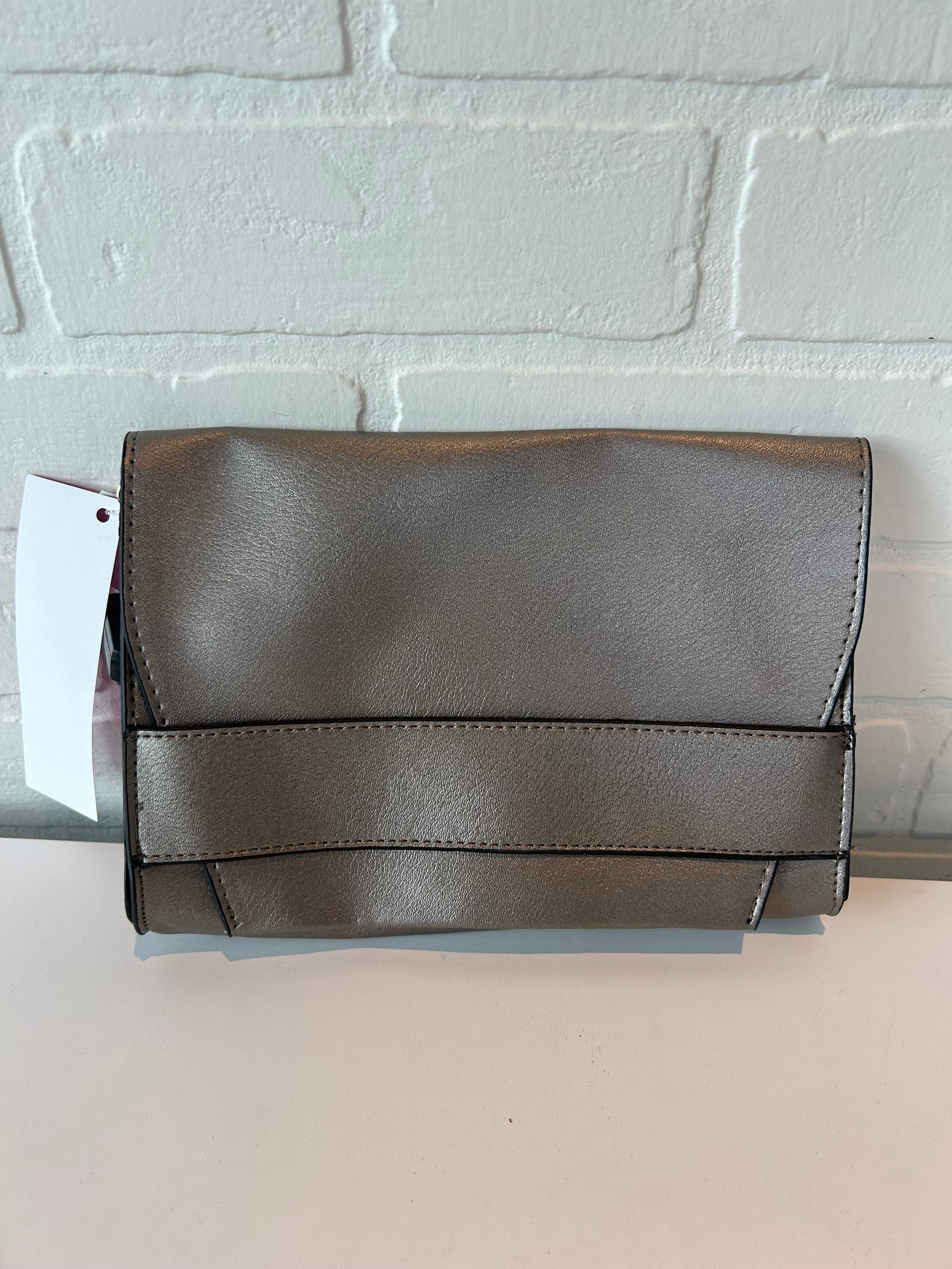 Crossbody By Clothes Mentor. Size: Medium