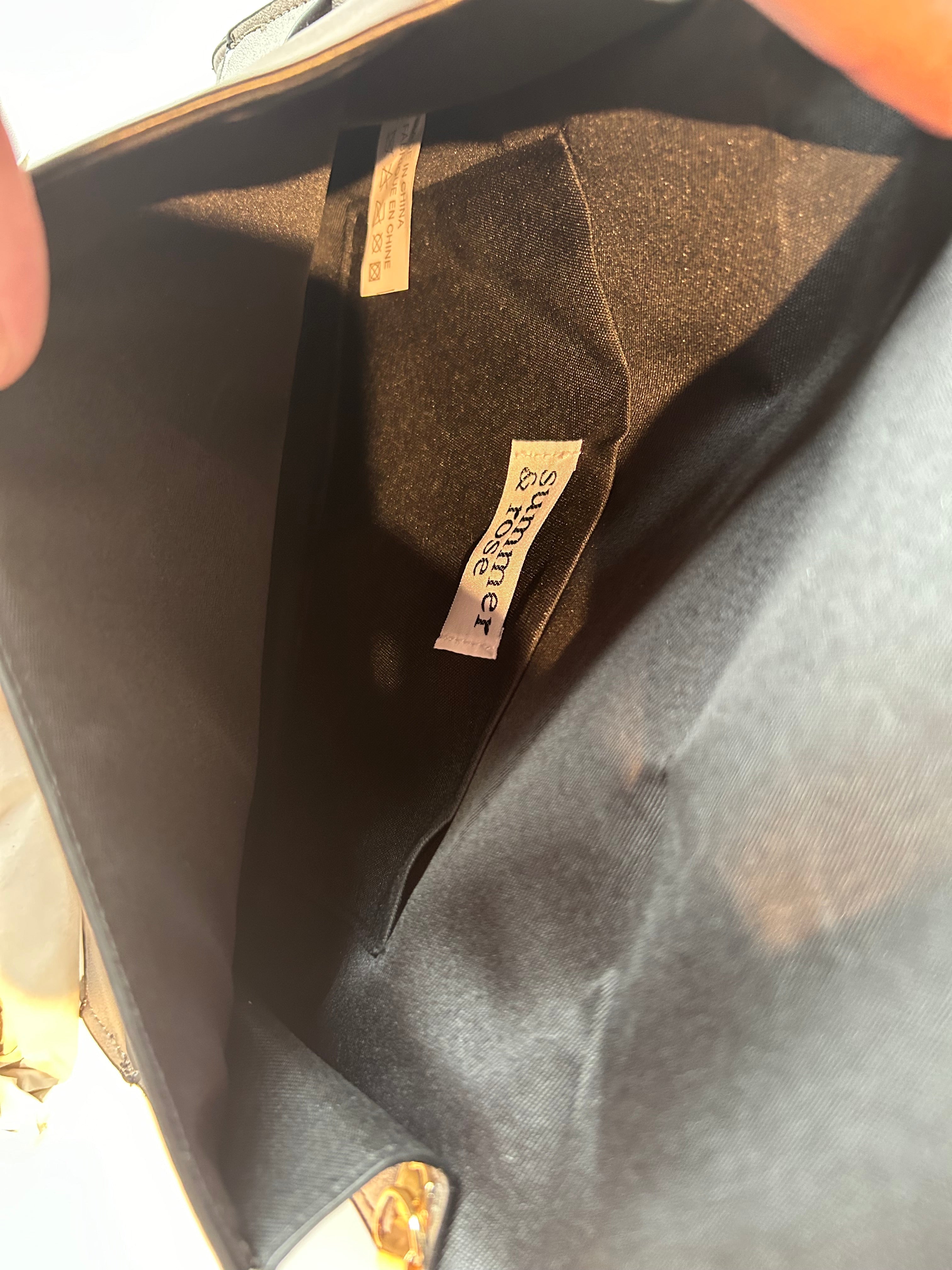 Crossbody By Clothes Mentor. Size: Medium