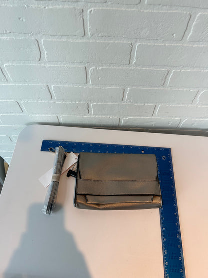 Crossbody By Clothes Mentor. Size: Medium