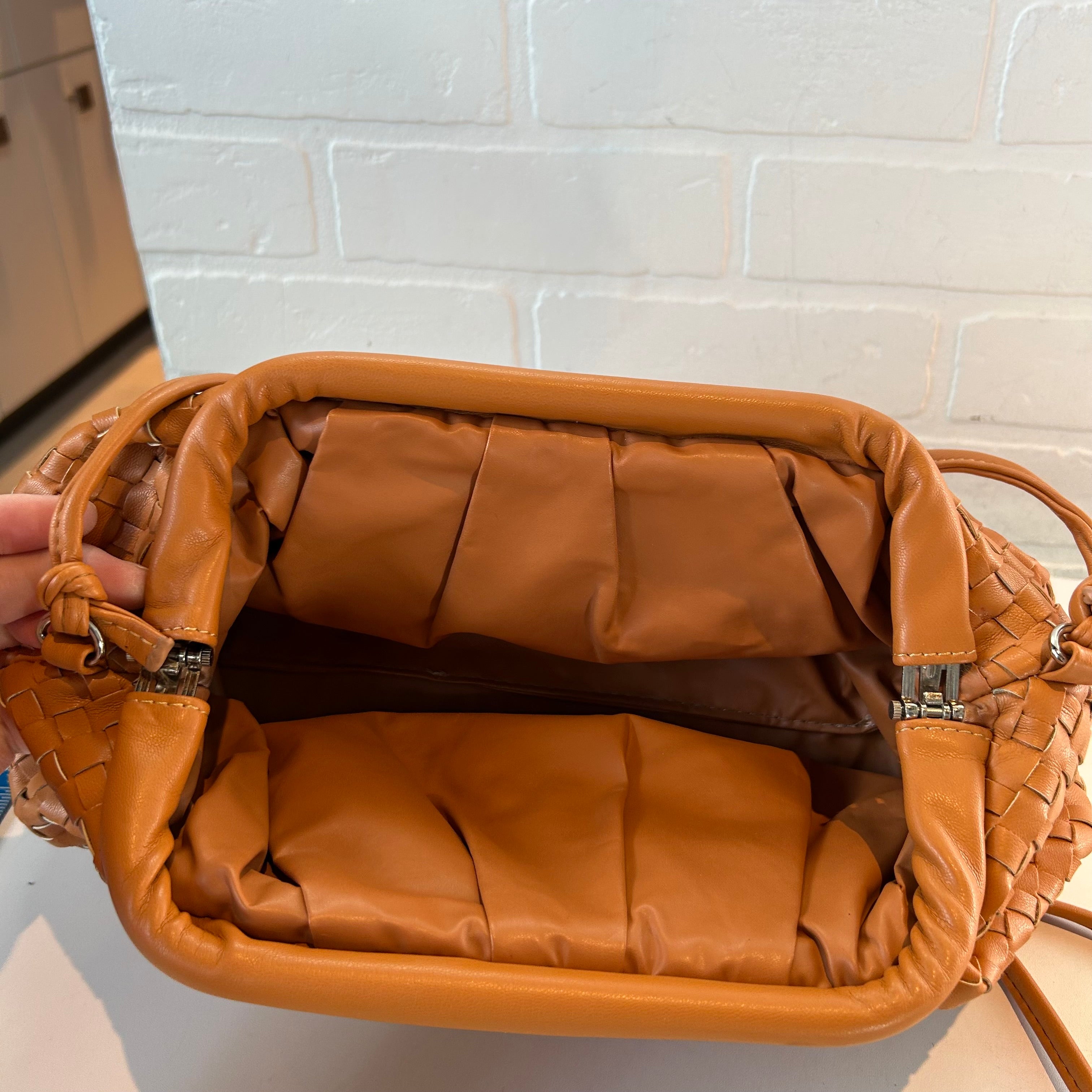 Crossbody By Clothes Mentor. Size: Medium