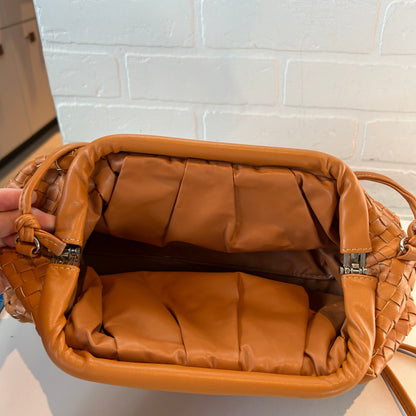 Crossbody By Clothes Mentor. Size: Medium