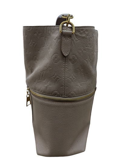 Handbag Luxury Designer By Louis Vuitton. Size: Large