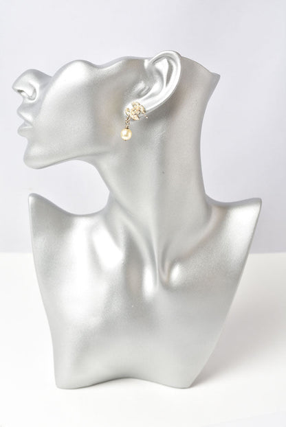 Top Quality Chanel CC Motif Swing Pearl Earrings Gold/White
