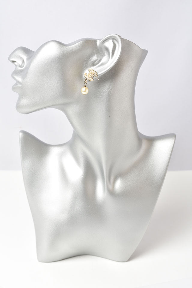 Top Quality Chanel CC Motif Swing Pearl Earrings Gold/White