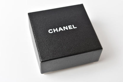 Top Quality Chanel CC Motif Swing Pearl Earrings Gold/White