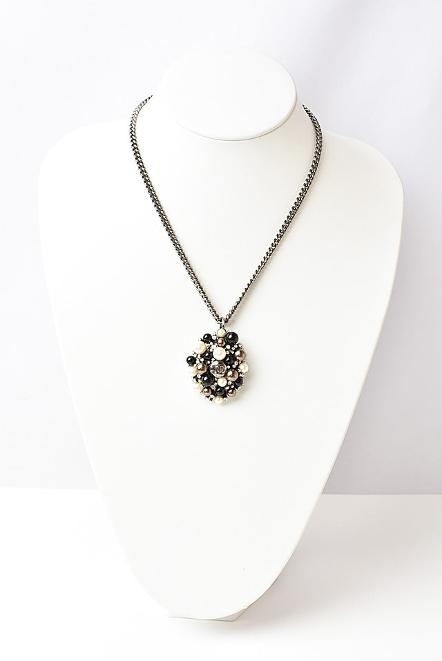 Top Quality Chanel Necklace/Pendant Resin/Faux Pearl/Rhinestone Black/White/Silver