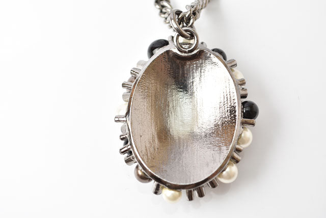Top Quality Chanel Necklace/Pendant Resin/Faux Pearl/Rhinestone Black/White/Silver