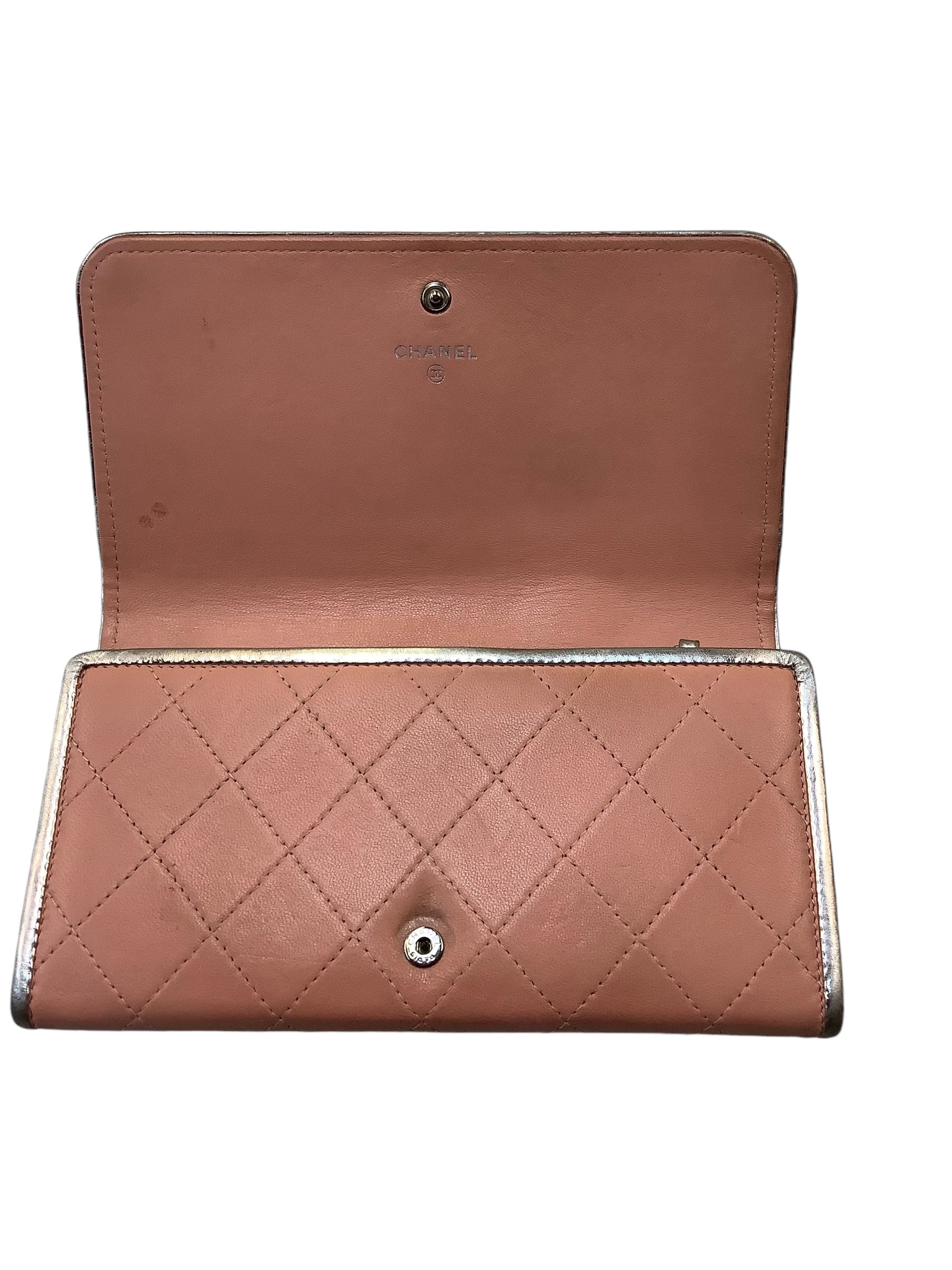 Wallet Luxury Designer By Chanel. Size: Large