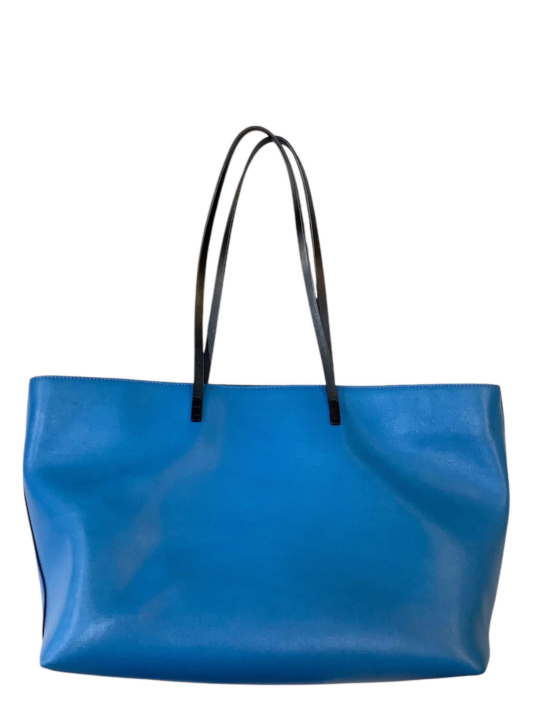 Handbag Luxury Designer By Fendi. Size: Large