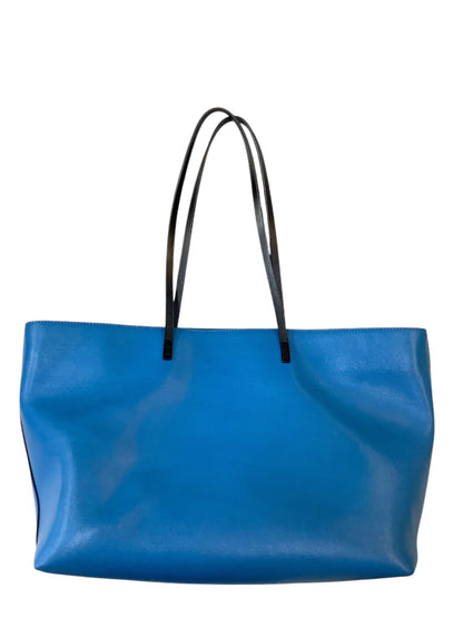 Handbag Luxury Designer By Fendi. Size: Large