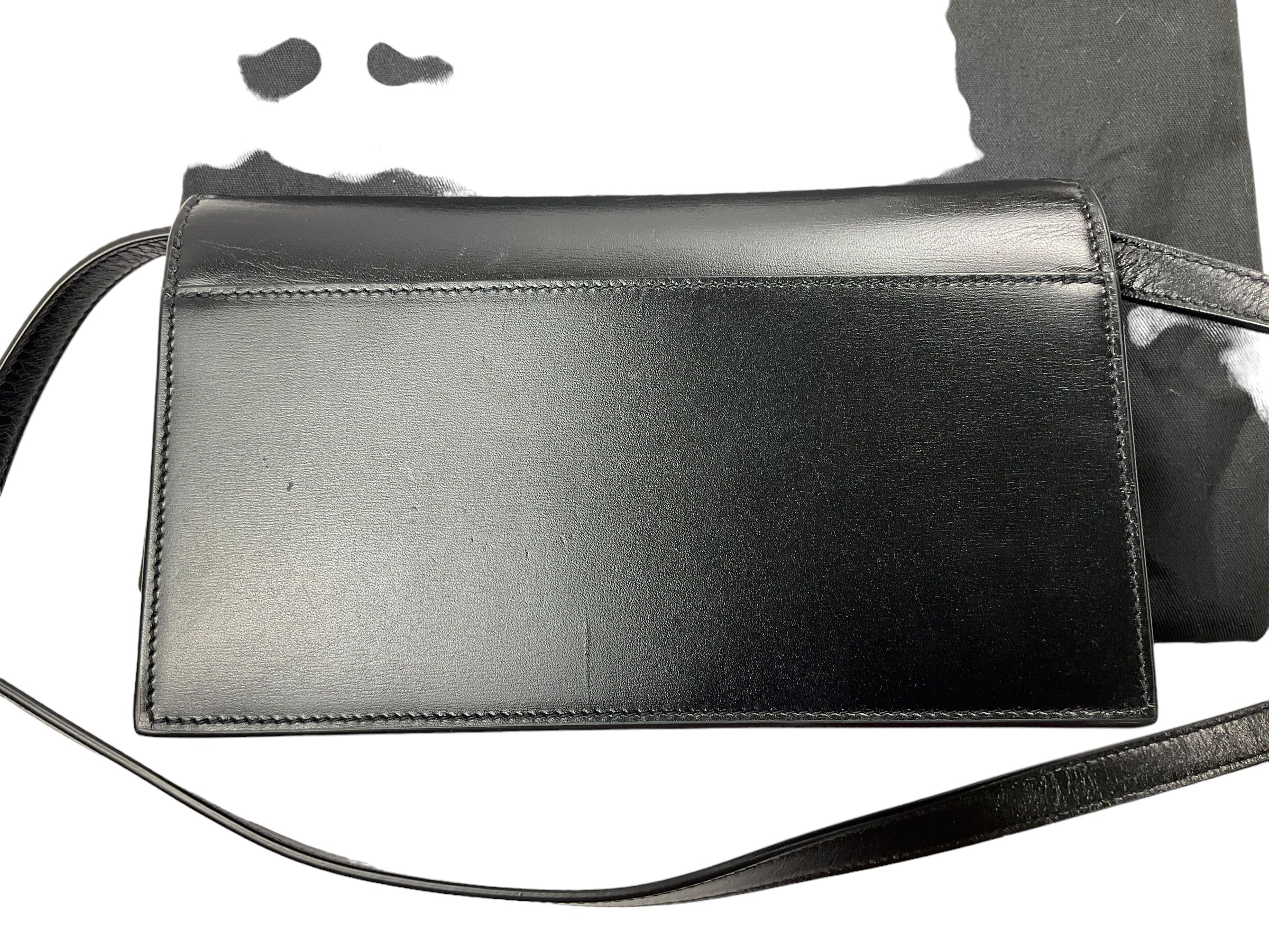 Crossbody Luxury Designer By Yves Saint Laurent. Size: Medium