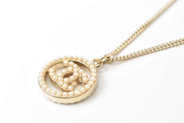 Top Quality Chanel Metal Fake Pearl Necklace Pendant