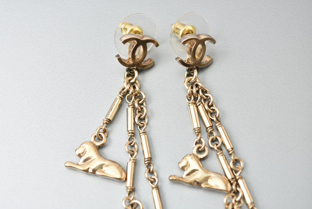Top Quality Chanel Swing Earrings Sphinx Dress Pearl Motif Gold
