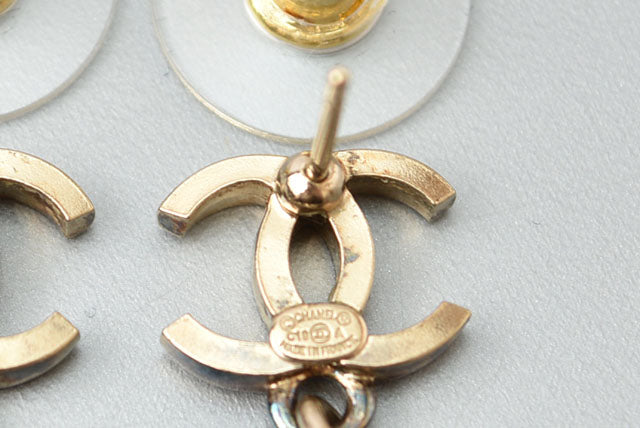 Top Quality Chanel Swing Earrings Sphinx Dress Pearl Motif Gold