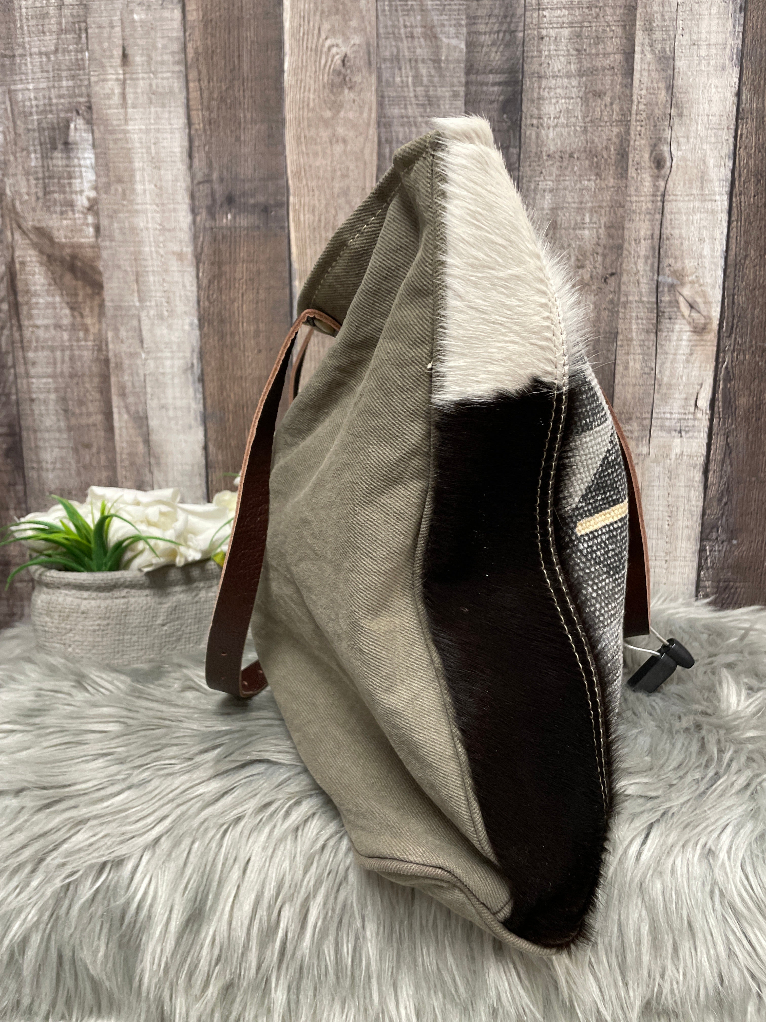 Tote Myra. Size Large