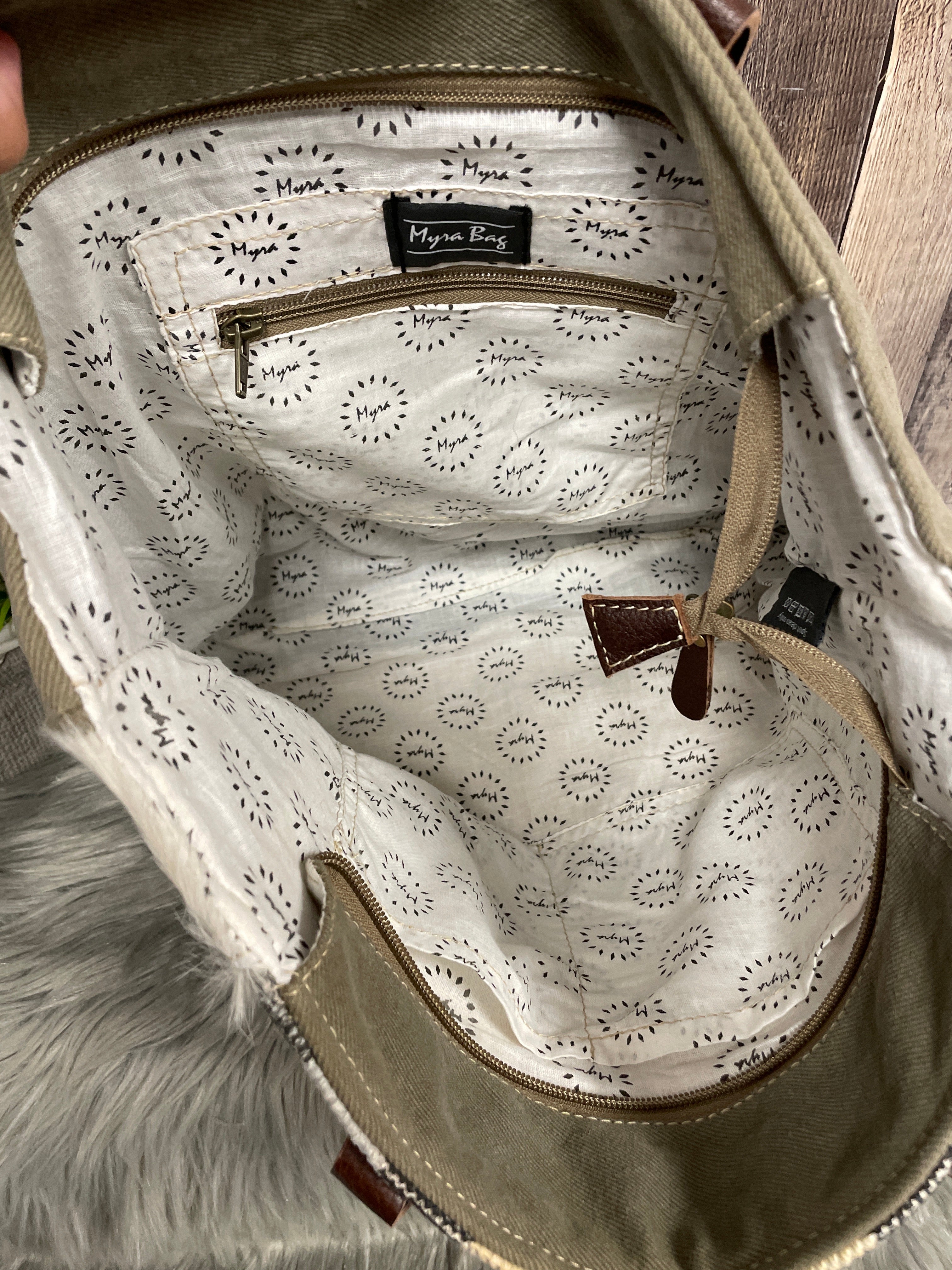 Tote Myra. Size Large